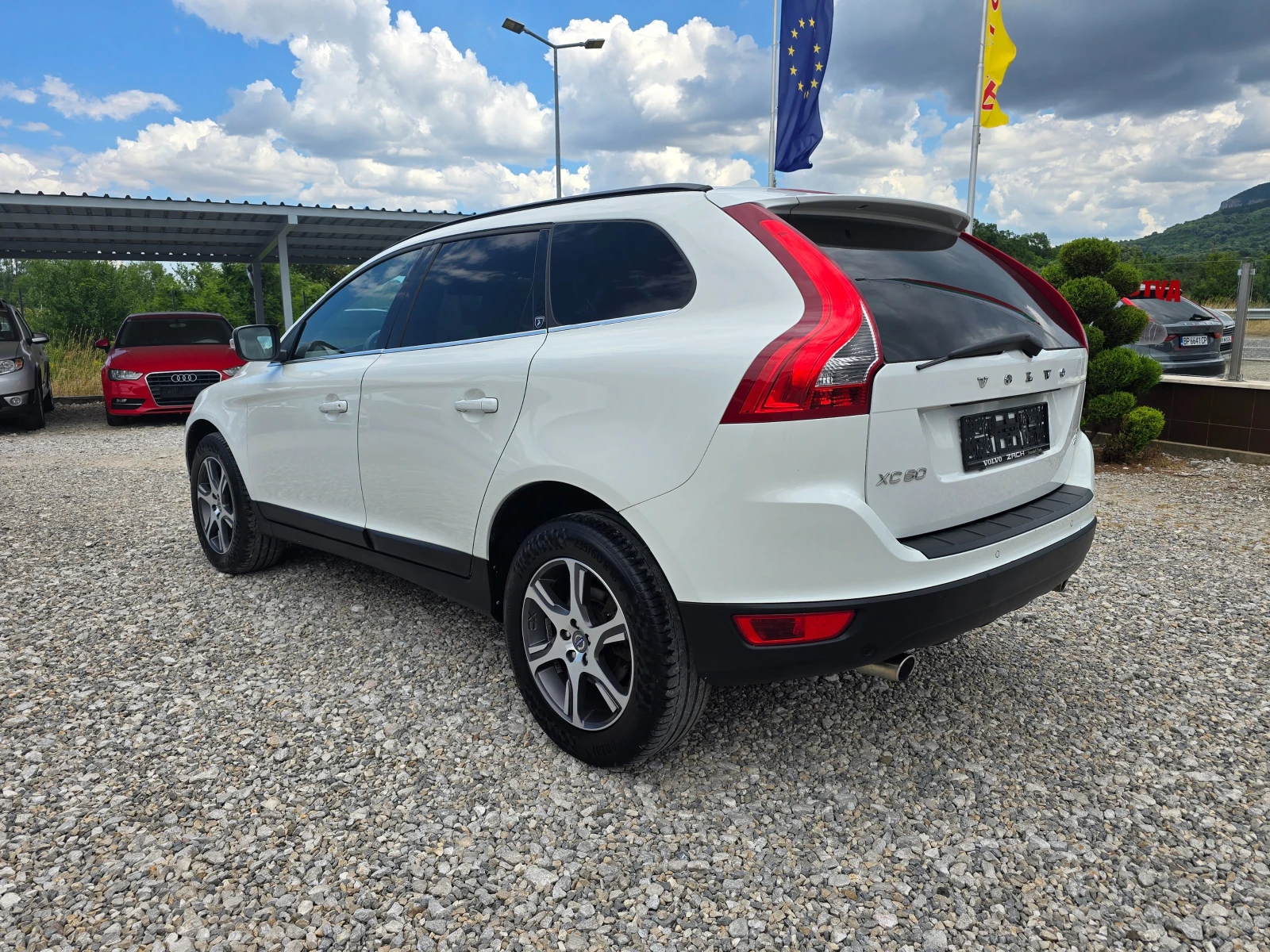 Volvo XC60 2.4 D5 ! ! КОЖА! ! КЛИМАТРОНИК, снимка 3 - Автомобили и джипове - 55256329