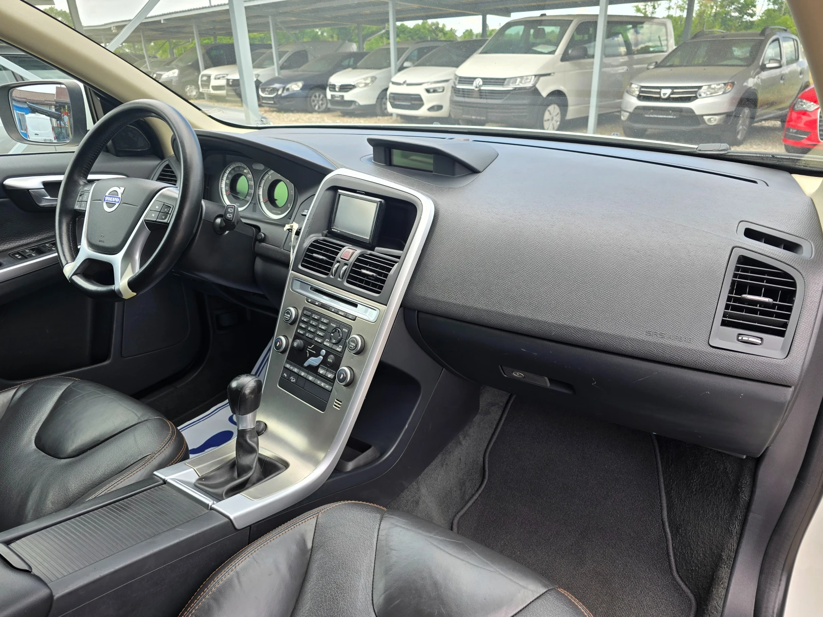 Volvo XC60 2.4 D5 ! ! КОЖА! ! КЛИМАТРОНИК, снимка 13 - Автомобили и джипове - 55256329