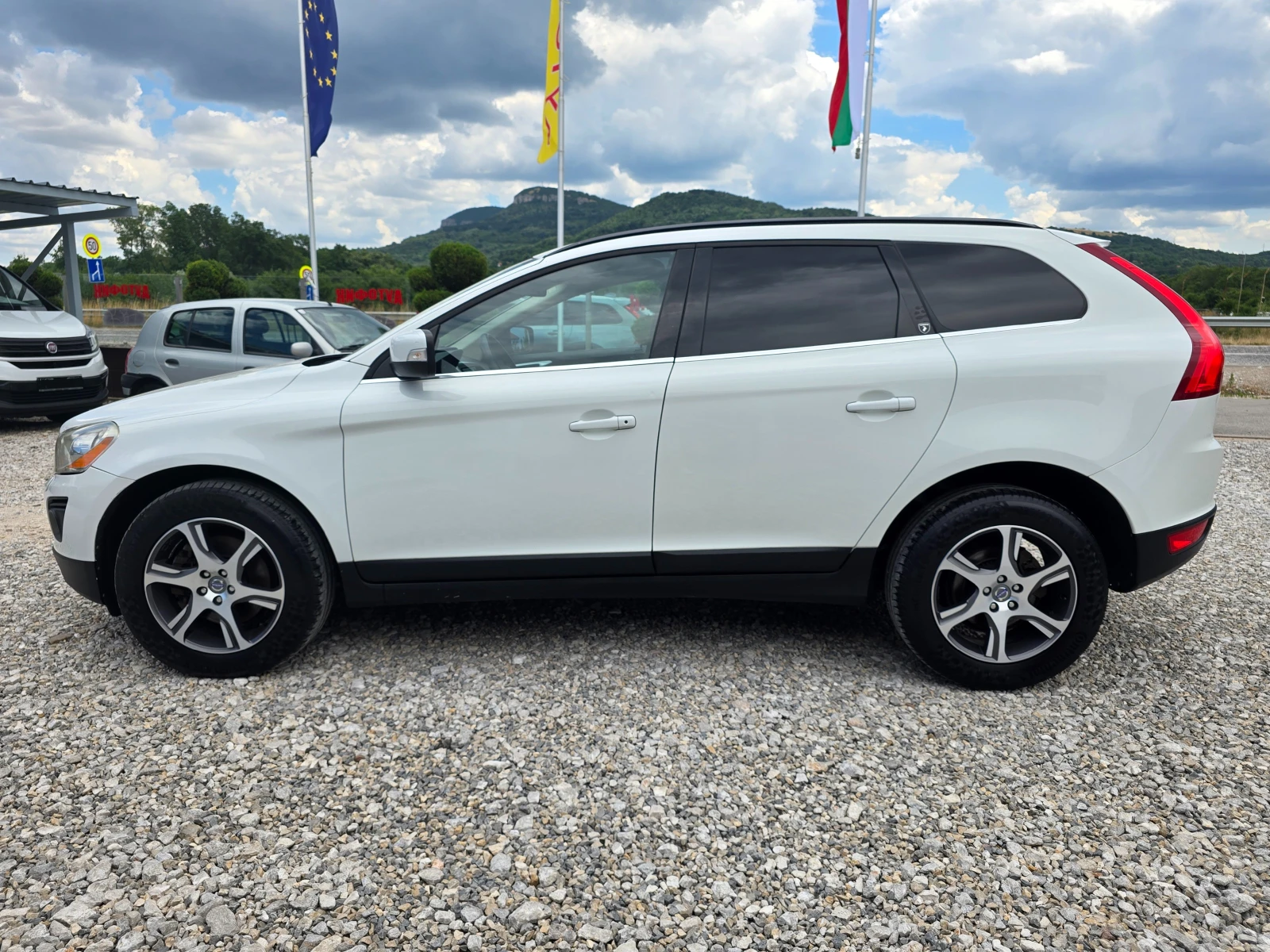 Volvo XC60 2.4 D5 ! ! КОЖА! ! КЛИМАТРОНИК, снимка 2 - Автомобили и джипове - 55256329