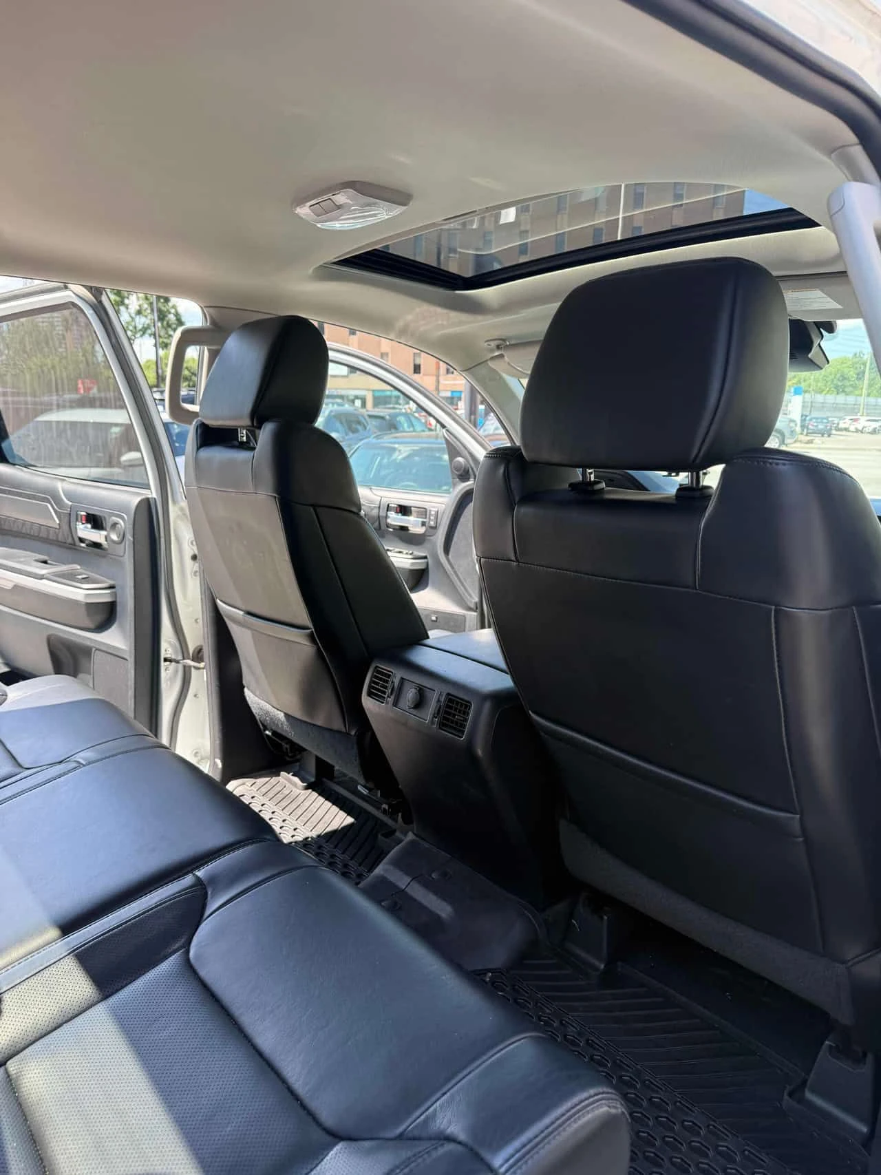 Toyota Tundra Platinum | CARFAX | АВТОКРЕДИТ, снимка 12 - Автомобили и джипове - 55598524