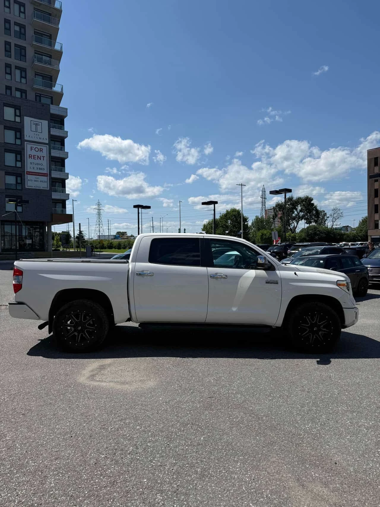 Toyota Tundra Platinum | CARFAX | АВТОКРЕДИТ, снимка 4 - Автомобили и джипове - 55598524