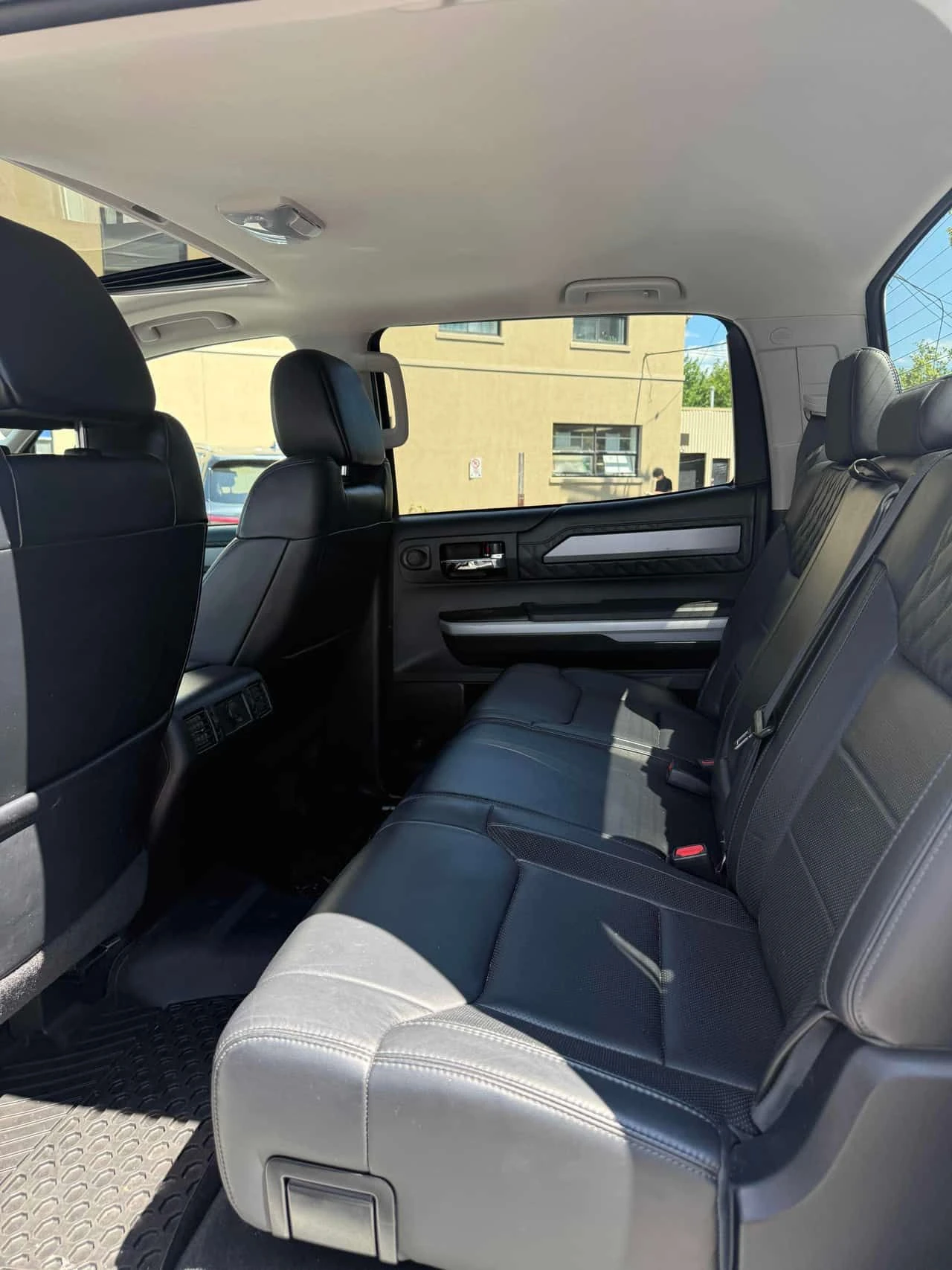 Toyota Tundra Platinum | CARFAX | АВТОКРЕДИТ, снимка 11 - Автомобили и джипове - 55598524