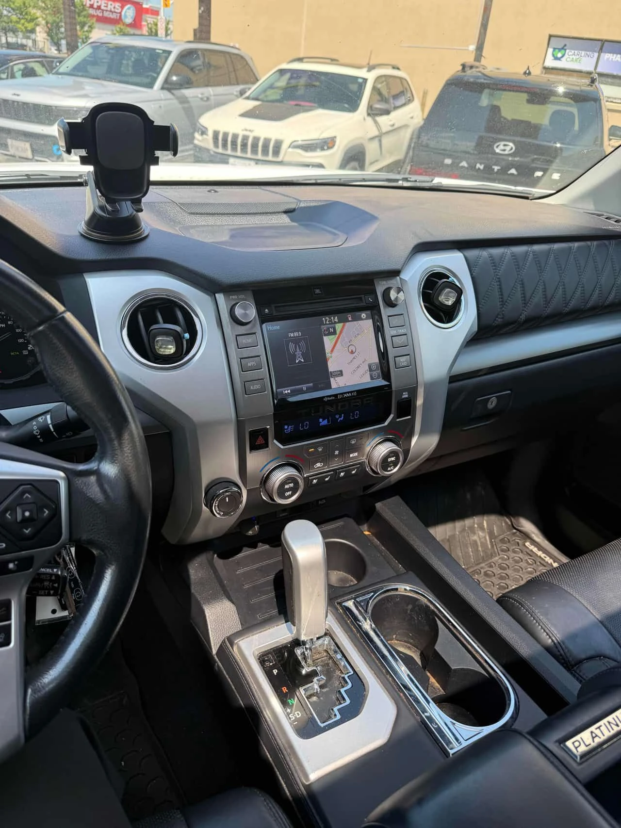 Toyota Tundra Platinum | CARFAX | АВТОКРЕДИТ, снимка 10 - Автомобили и джипове - 55598524