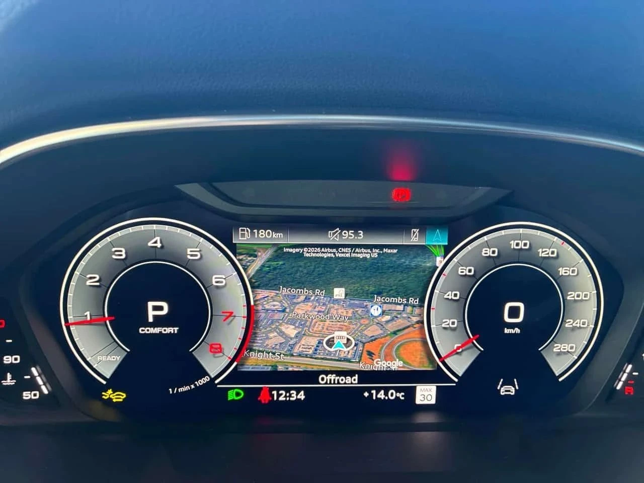 Audi Q3, снимка 8 - Автомобили и джипове - 56687613
