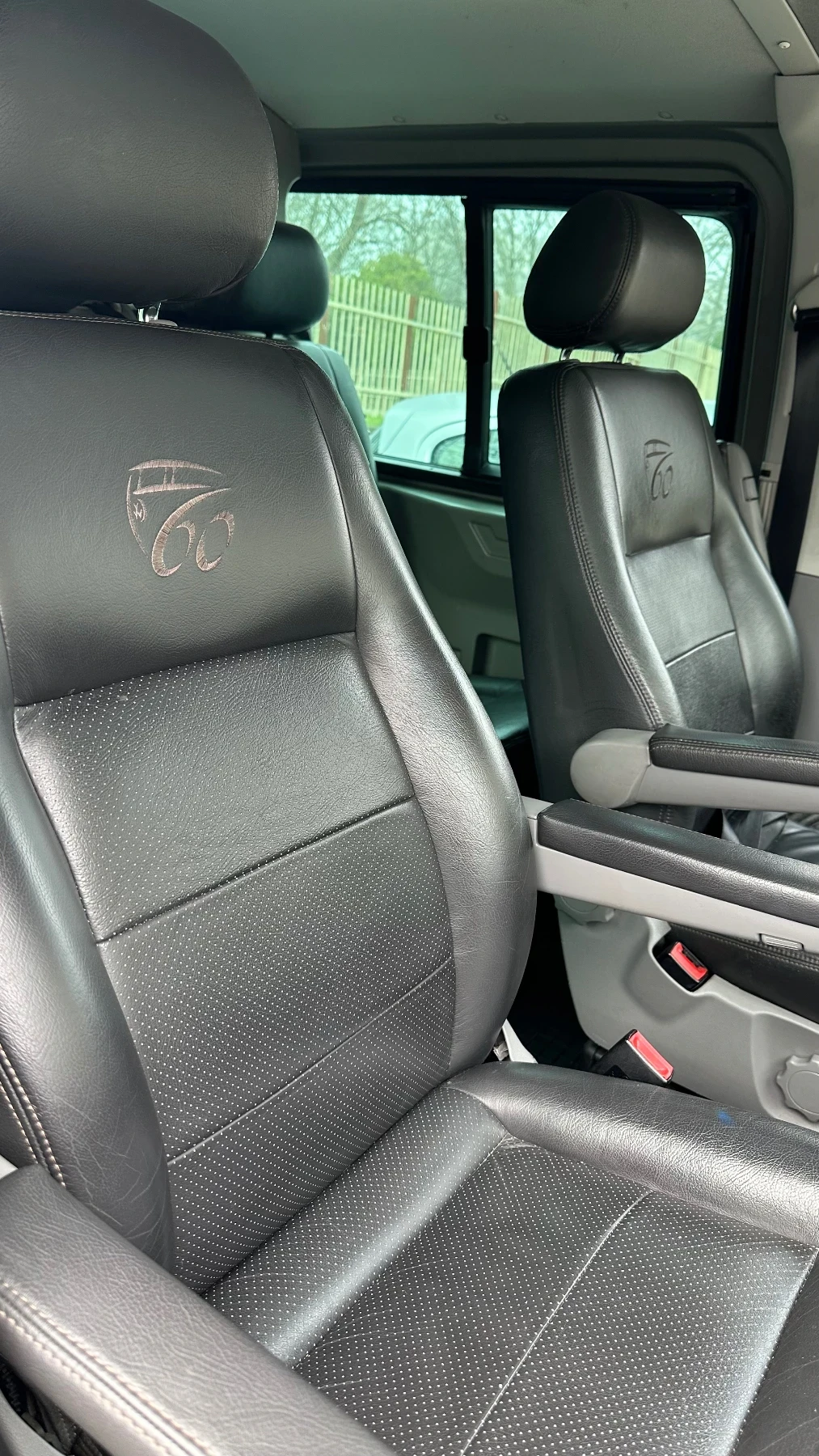 VW T5 ABT Sportsline 60th Anniversary, снимка 10 - Бусове и автобуси - 54079999