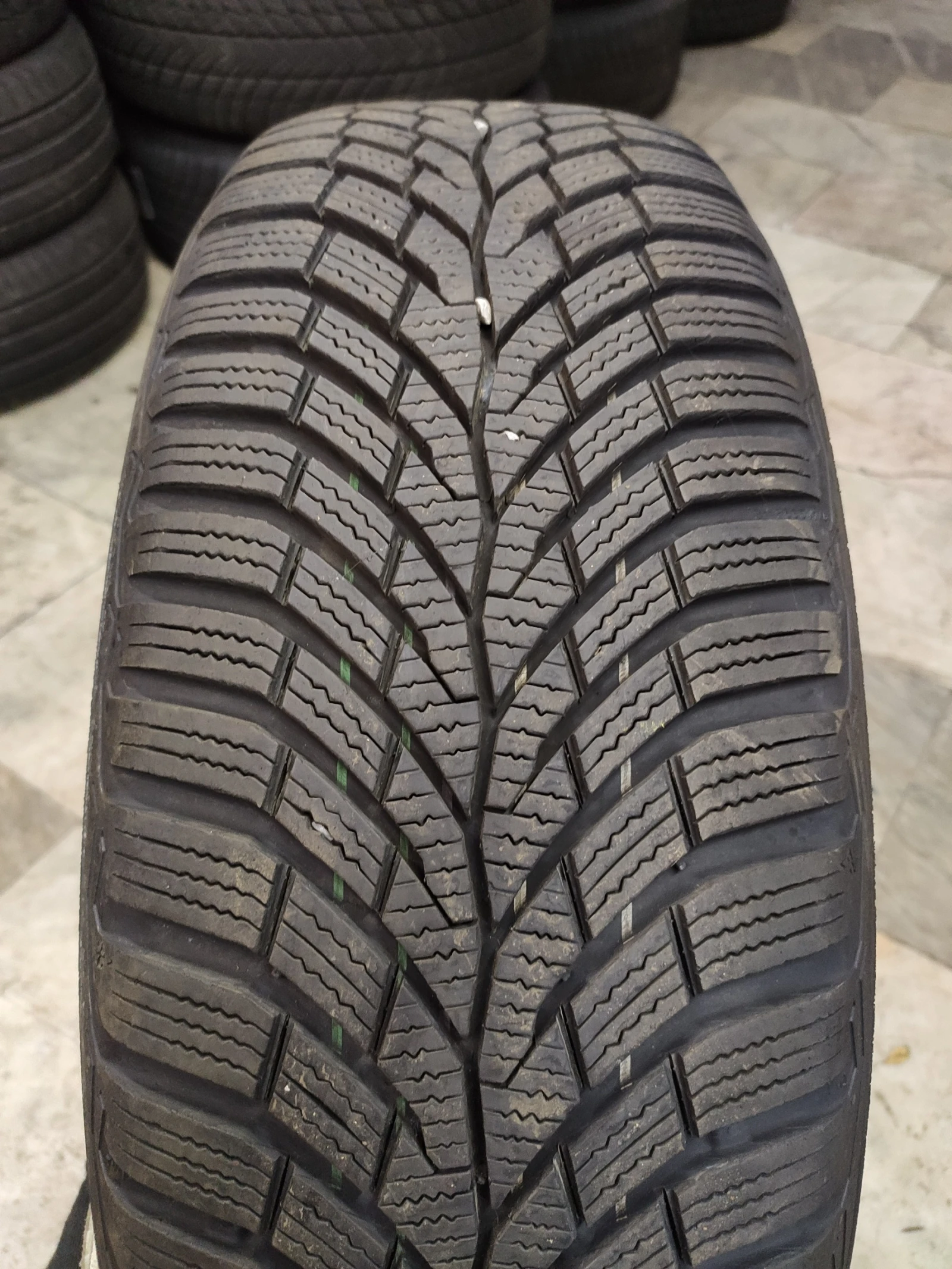 Гуми Зимни 205/60R16, снимка 2 - Гуми и джанти - 54806384