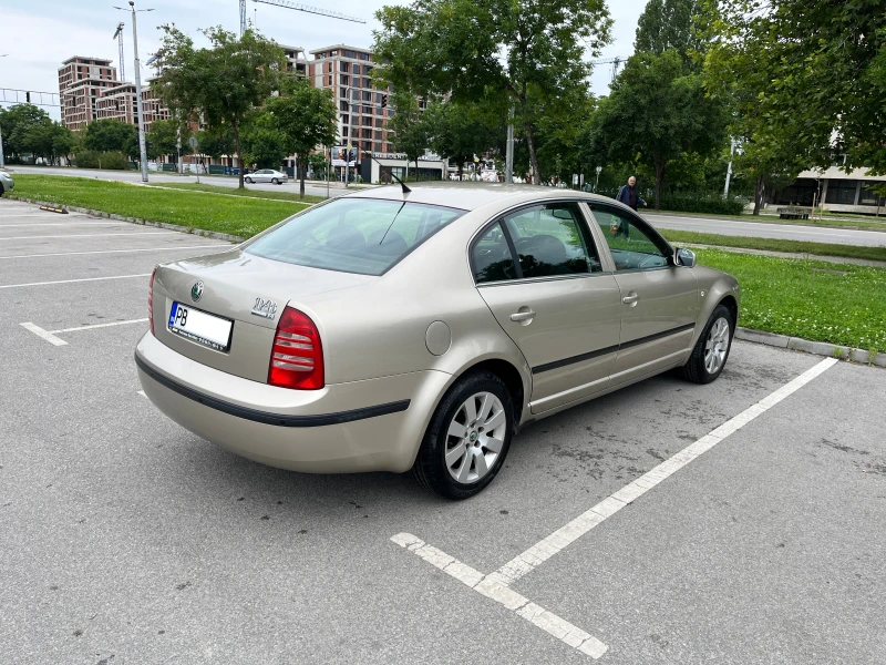 Skoda Superb 2.0i, снимка 5 - Автомобили и джипове - 48159694