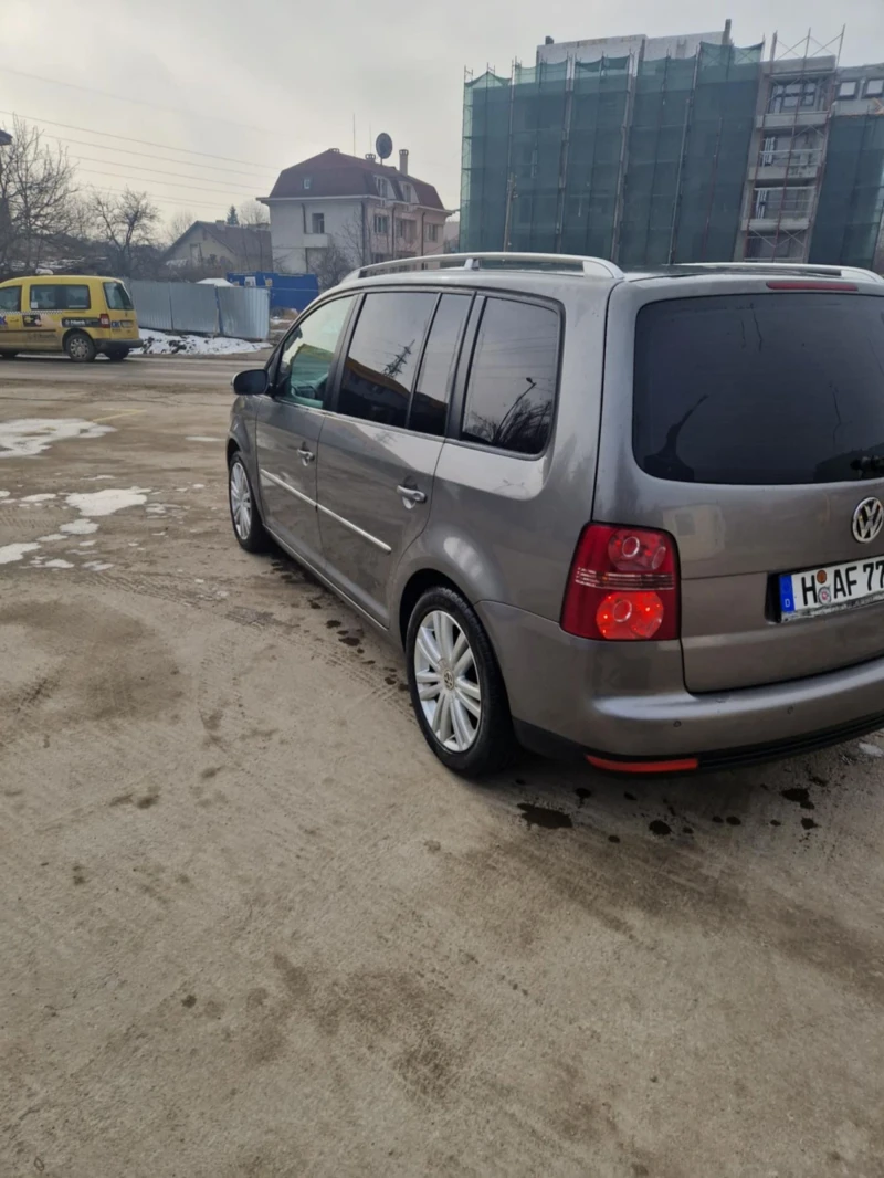 VW Touran Обслужен!! ТОП състояние 1.4 Tsi , снимка 4 - Автомобили и джипове - 49464573