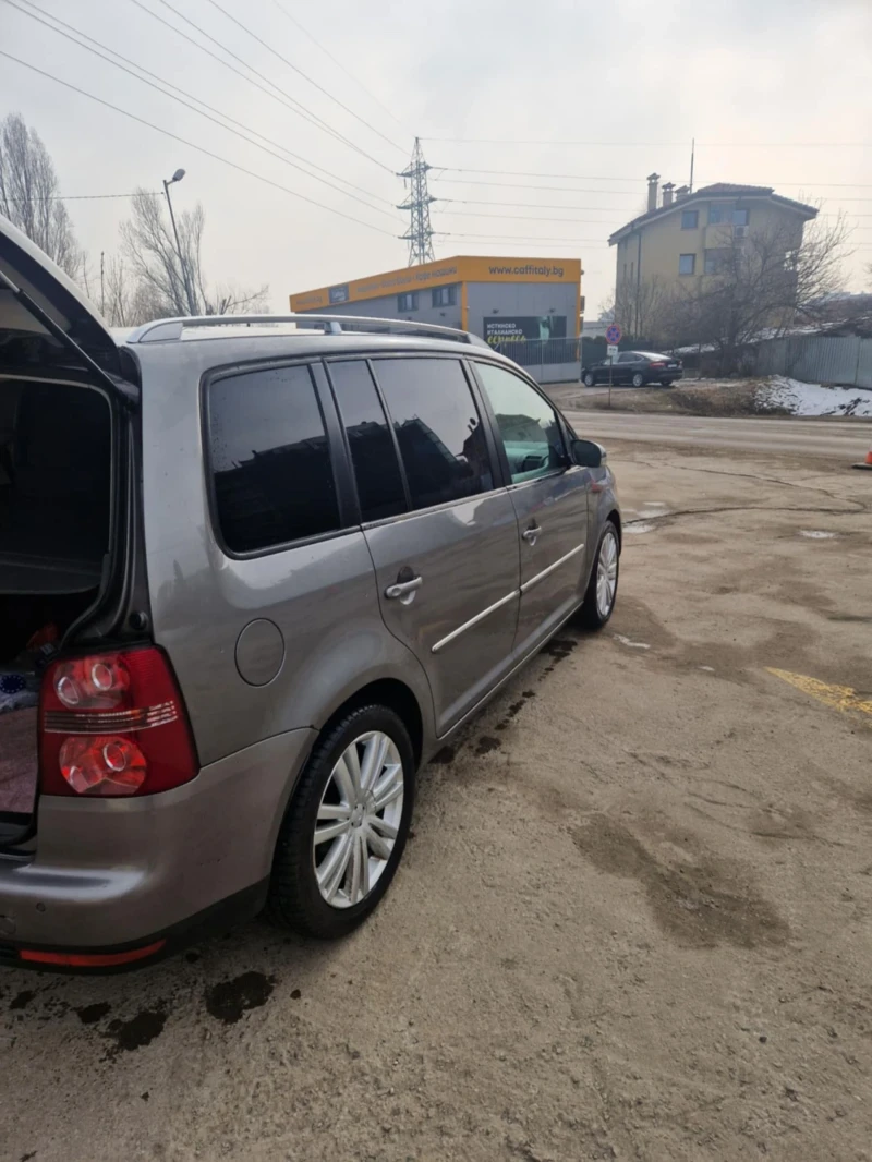 VW Touran Обслужен!! ТОП състояние 1.4 Tsi , снимка 6 - Автомобили и джипове - 49464573