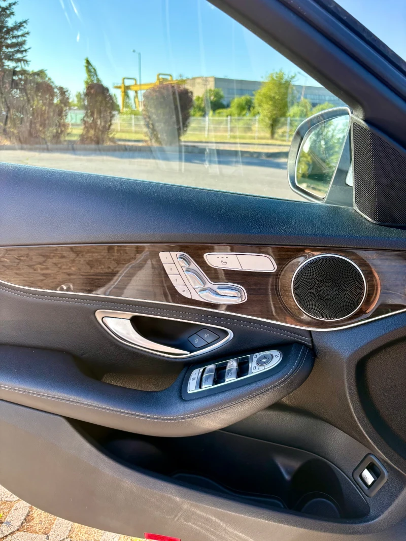 Mercedes-Benz C 300, снимка 11 - Автомобили и джипове - 51035887