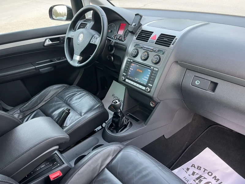 VW Touran 2.0TDI , снимка 12 - Автомобили и джипове - 52631366