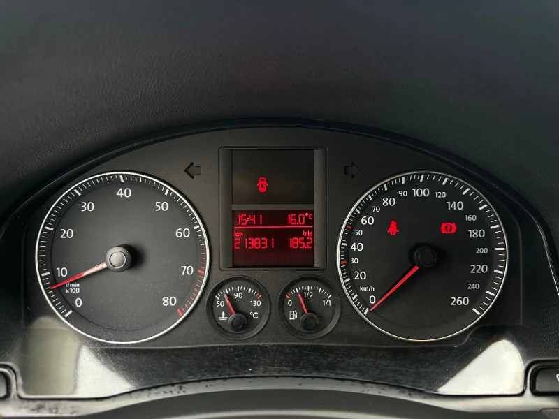 VW Golf 1.6MPI 102кс , снимка 9 - Автомобили и джипове - 53499181