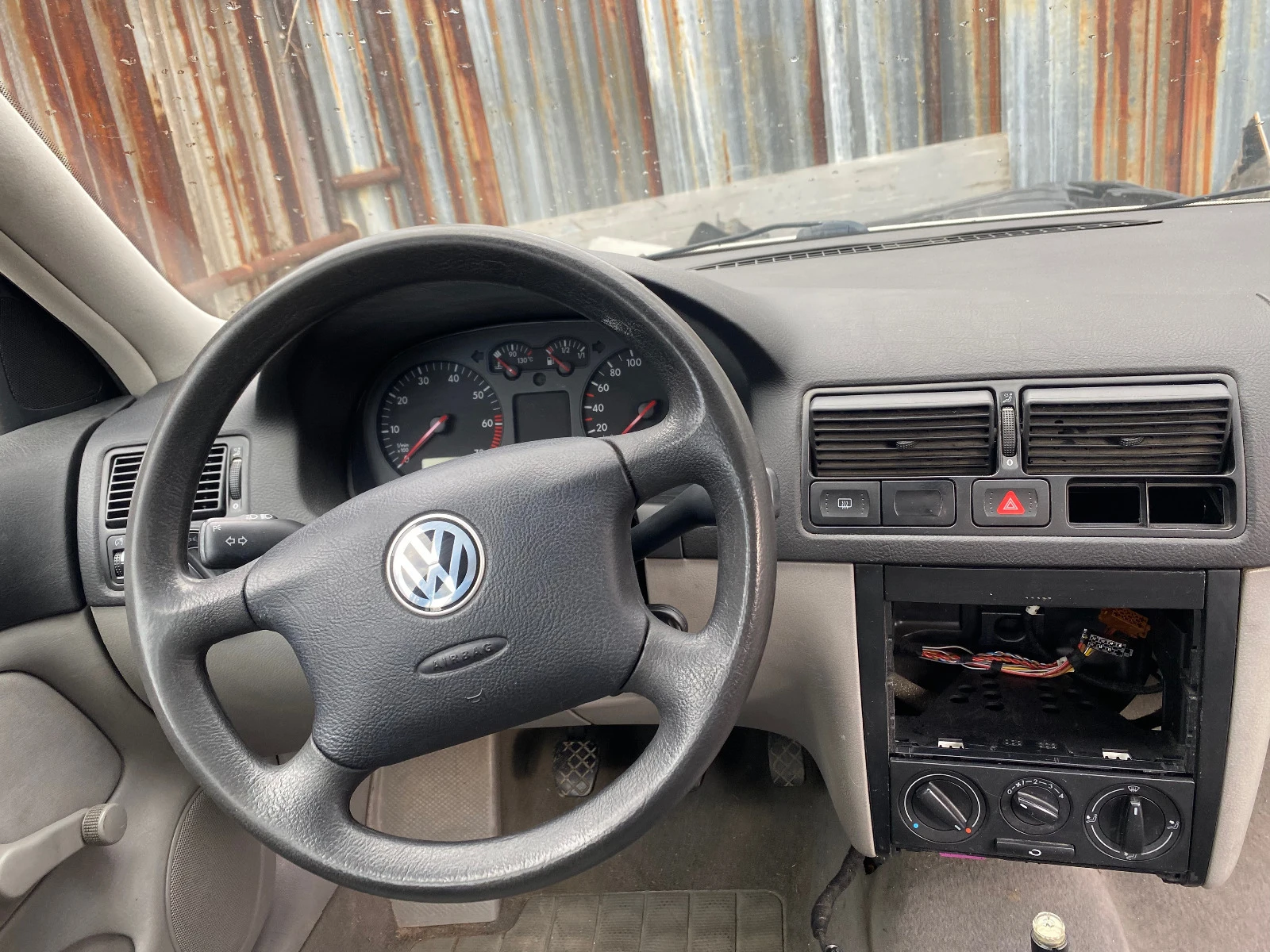 VW Golf 1.4 16V 75 к.с. на части   - изображение 7