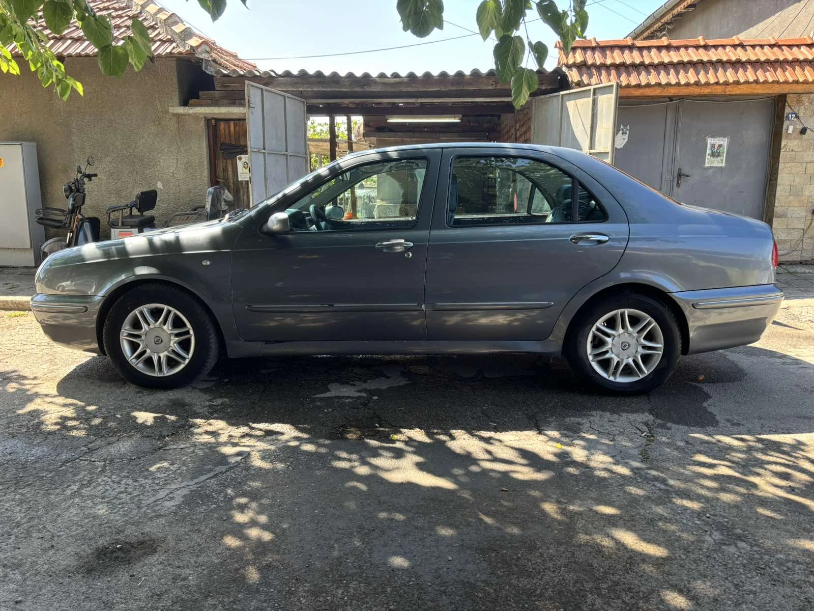 Lancia Lybra 2.4JTD - изображение 3