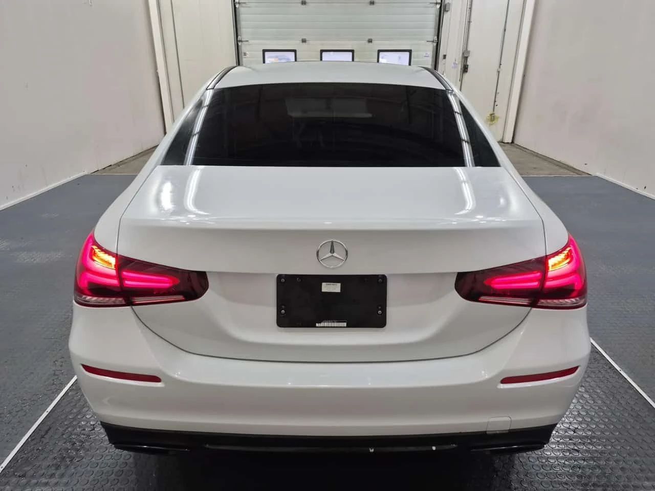 Mercedes-Benz A 220 * CARFAX * ПОДГРЕВИ* АМБИЕНТНО ОСВЕТЛЕНИЕ* ПАМЕТ*  - изображение 6