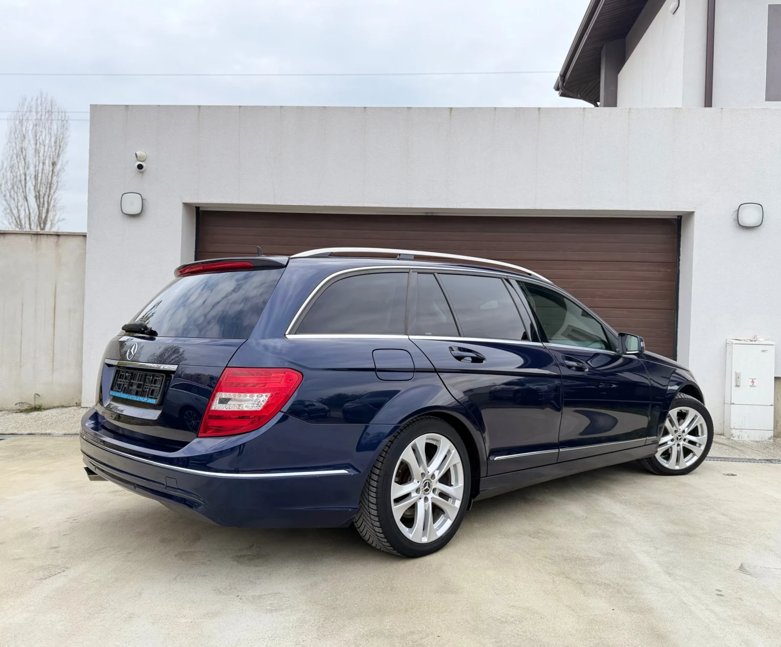 Mercedes-Benz C 220 Facelift Avangarde Keyless, снимка 4 - Автомобили и джипове - 54207236