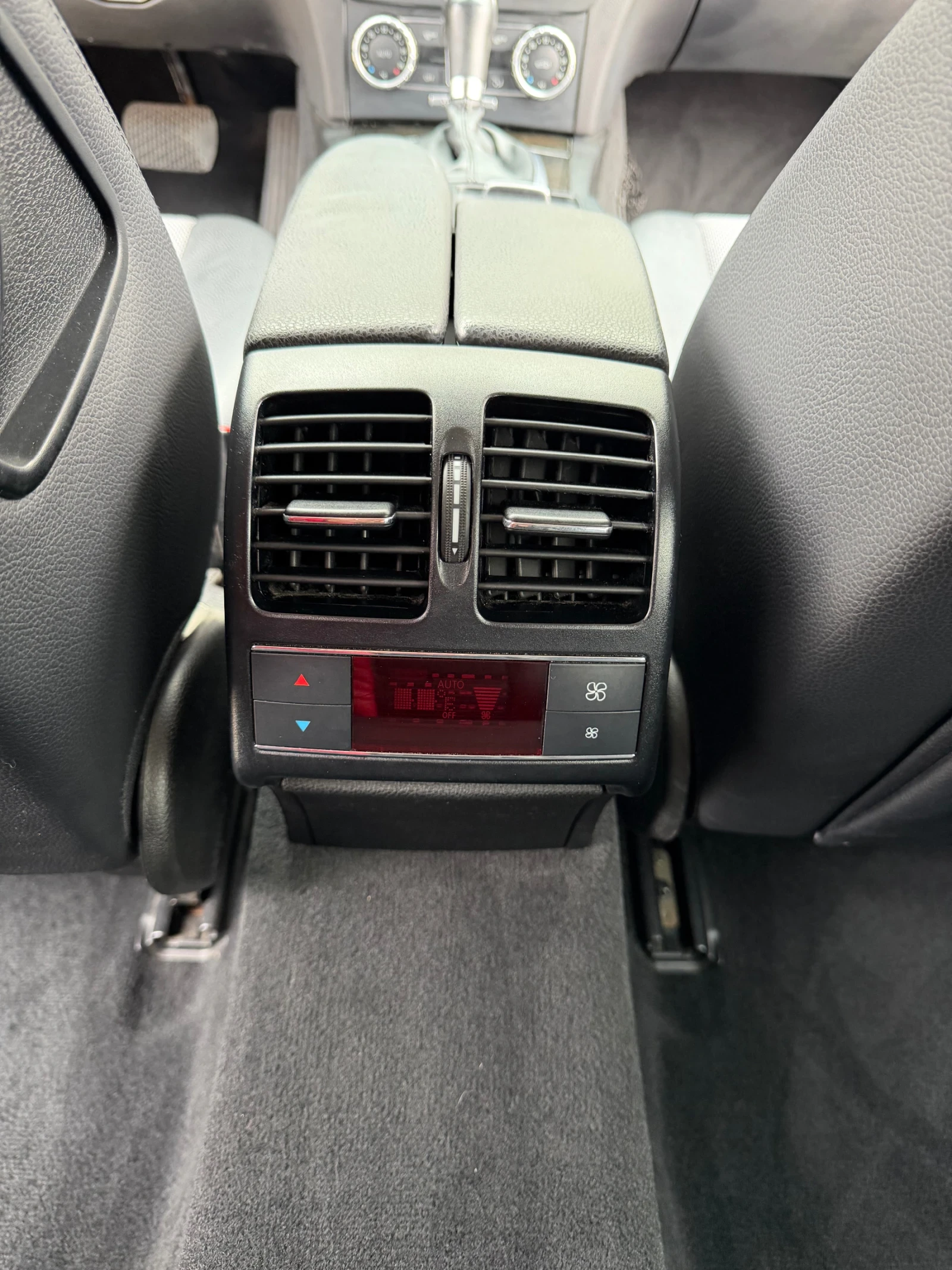 Mercedes-Benz C 220 Facelift Avangarde Keyless, снимка 15 - Автомобили и джипове - 54207236