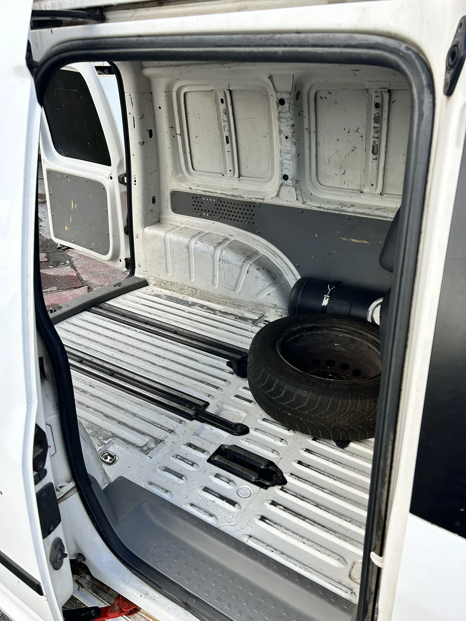 VW Caddy 2.0* ГАЗ* МЕТАН* БЕНЗИН, снимка 13 - Автомобили и джипове - 54399551