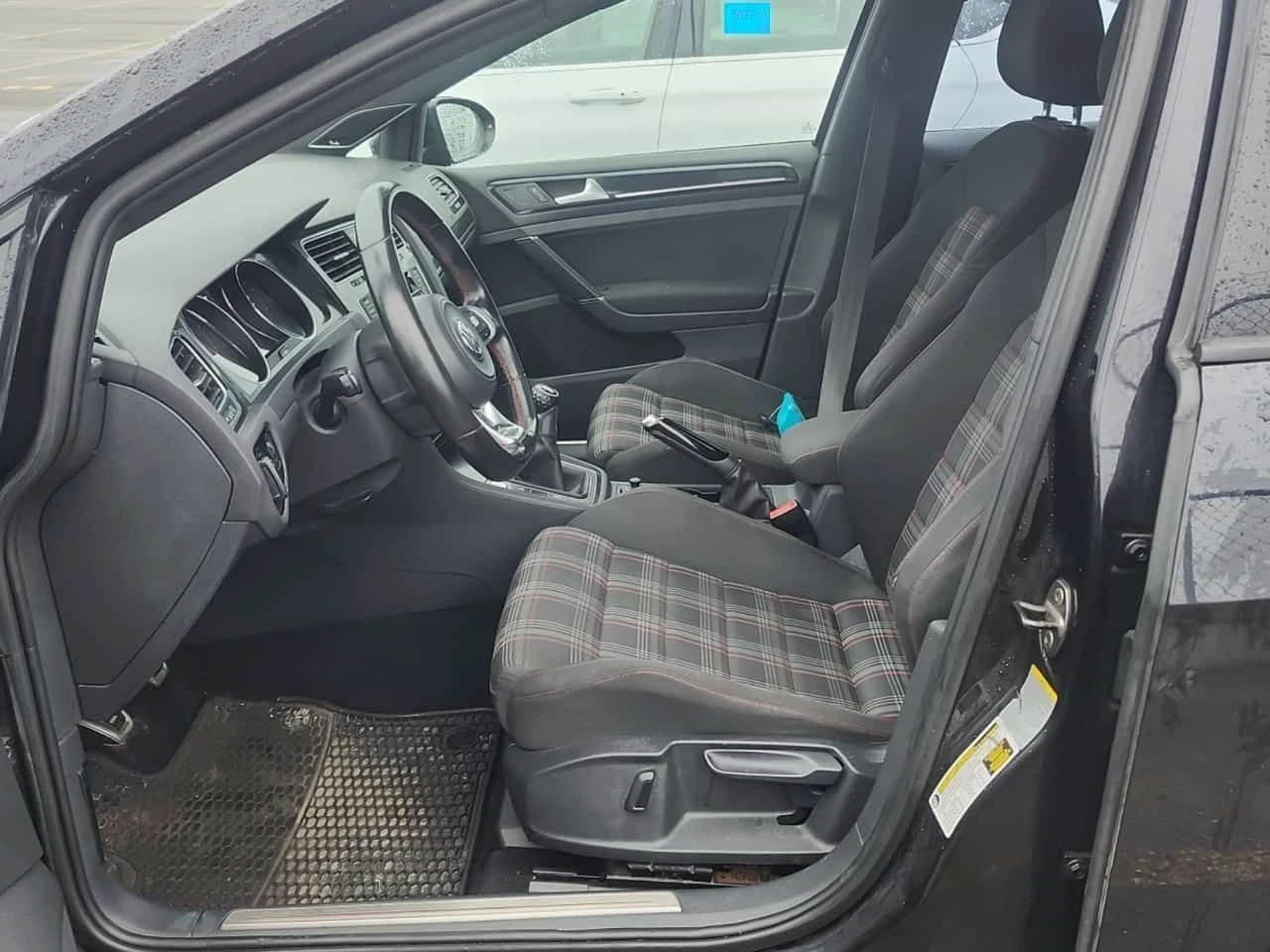 VW Golf GTI/CARFAX/Дистроник/Панорама/Подгрев, снимка 6 - Автомобили и джипове - 54403184