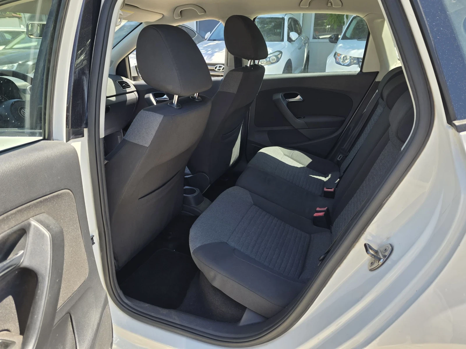 VW Polo 1.4i 86к.с Топ състояние , снимка 12 - Автомобили и джипове - 54683545