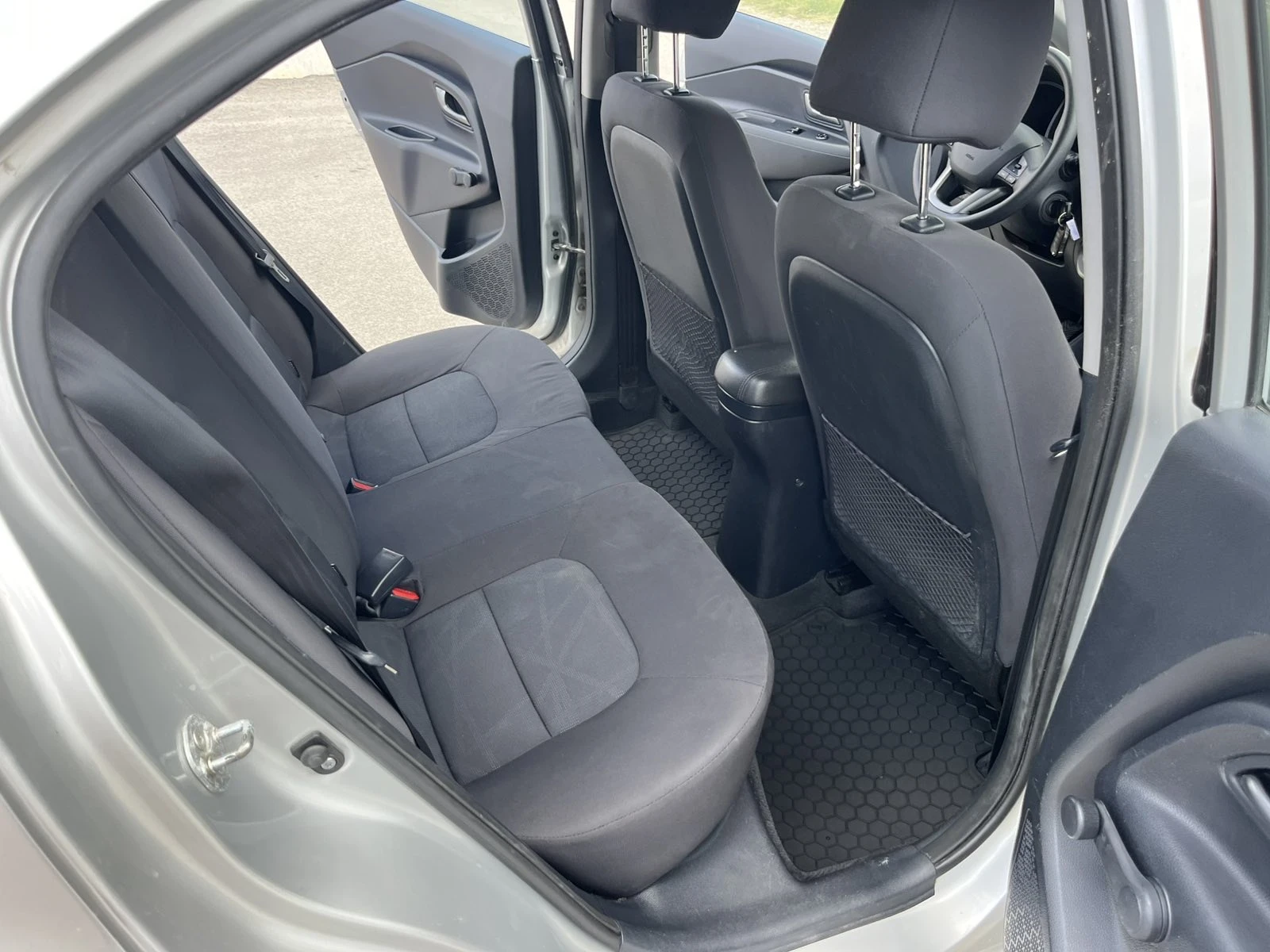 Kia Rio 1.1CRDI 75кс EURO 5B 6 СКОРОСТИ КЛИМАТИК, снимка 10 - Автомобили и джипове - 54973988