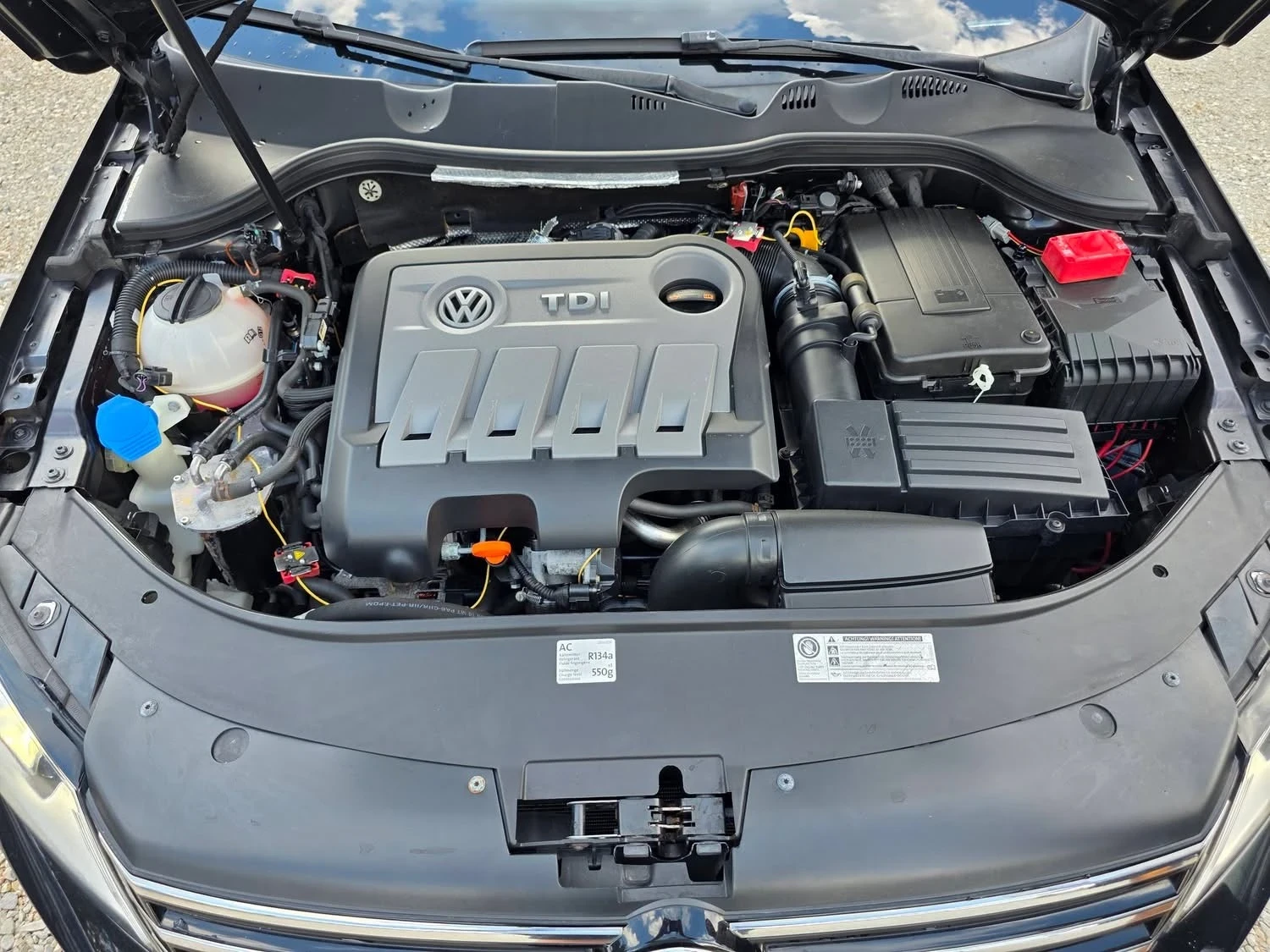 VW Passat 2.0TDI 170K.C. / АВТОМАТ / ЛЕД / КОЖА / НАВИ / , снимка 15 - Автомобили и джипове - 55238653