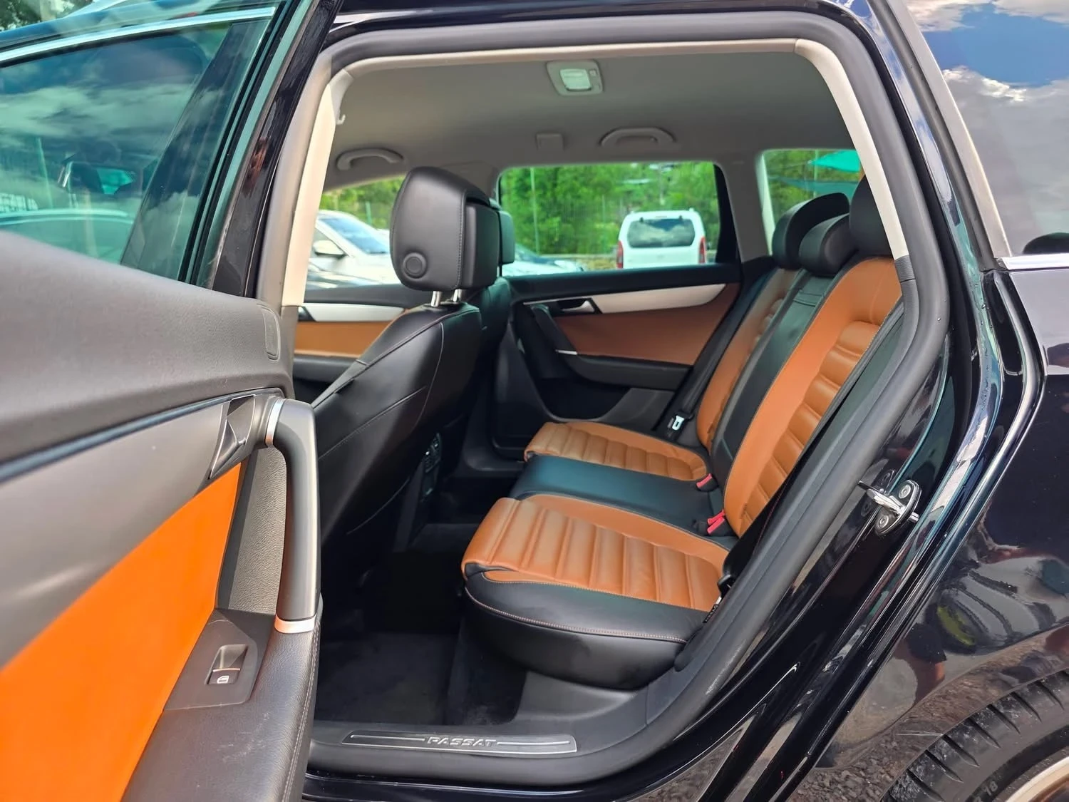 VW Passat 2.0TDI 170K.C. / АВТОМАТ / ЛЕД / КОЖА / НАВИ / , снимка 9 - Автомобили и джипове - 55238653