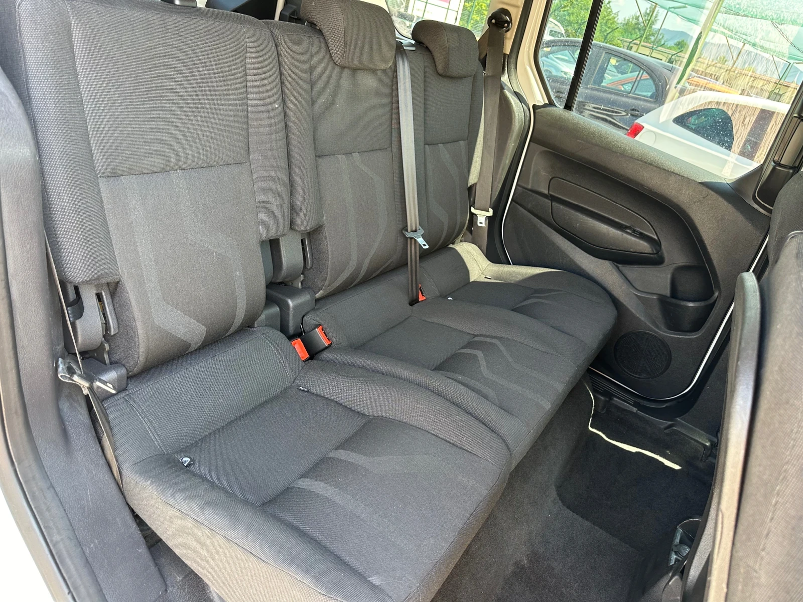 Ford Connect 1.6 CDTI, снимка 15 - Автомобили и джипове - 55315921