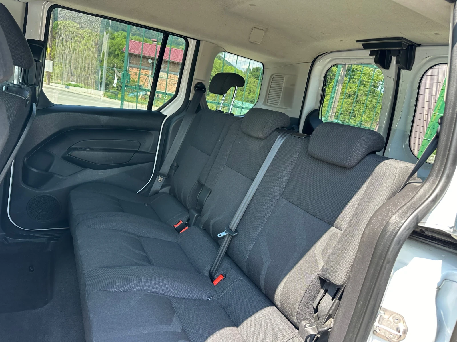 Ford Connect 1.6 CDTI, снимка 13 - Автомобили и джипове - 55315921