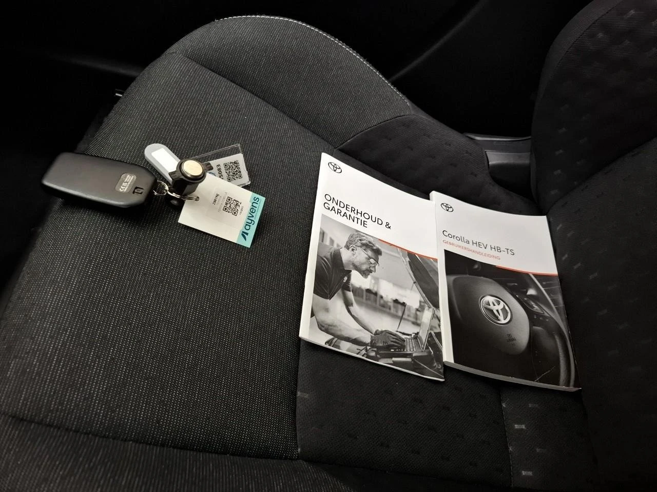 Toyota Corolla 1.8 Active, снимка 8 - Автомобили и джипове - 55375896