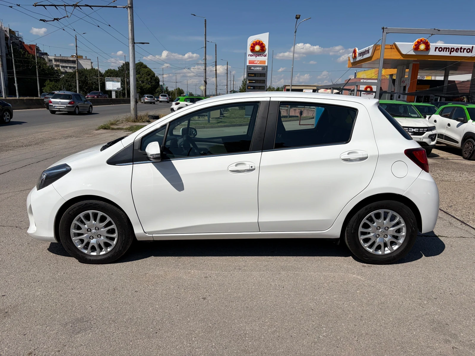 Toyota Yaris, снимка 4 - Автомобили и джипове - 55379508
