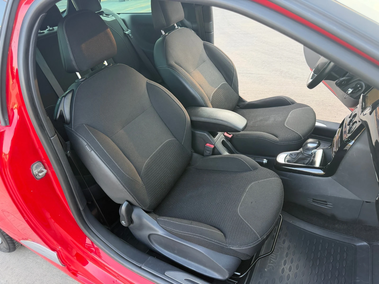 Citroen DS3 1.2T* АВТОМАТИК, снимка 9 - Автомобили и джипове - 55621811