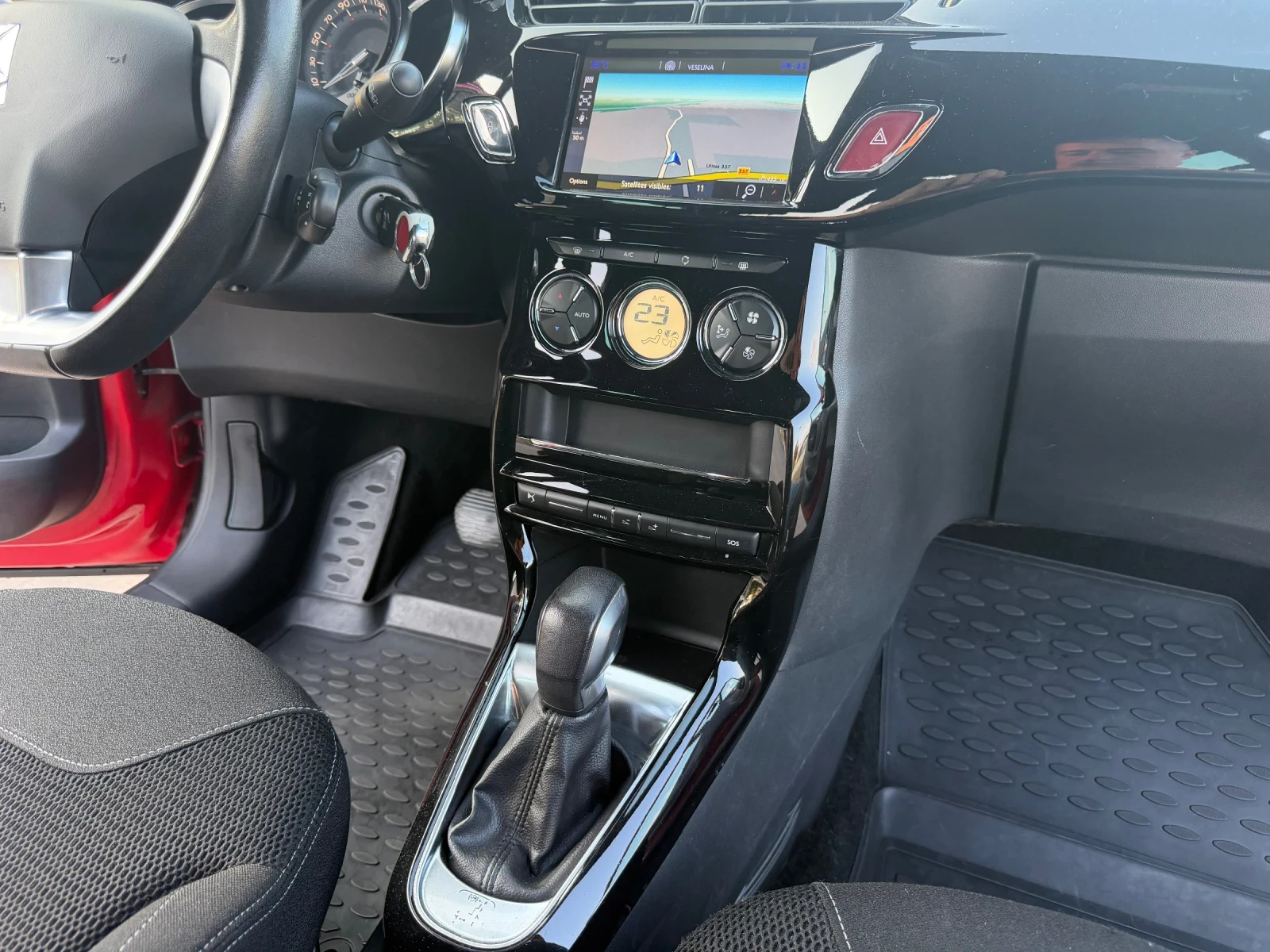 Citroen DS3 1.2T* АВТОМАТИК, снимка 11 - Автомобили и джипове - 55621811