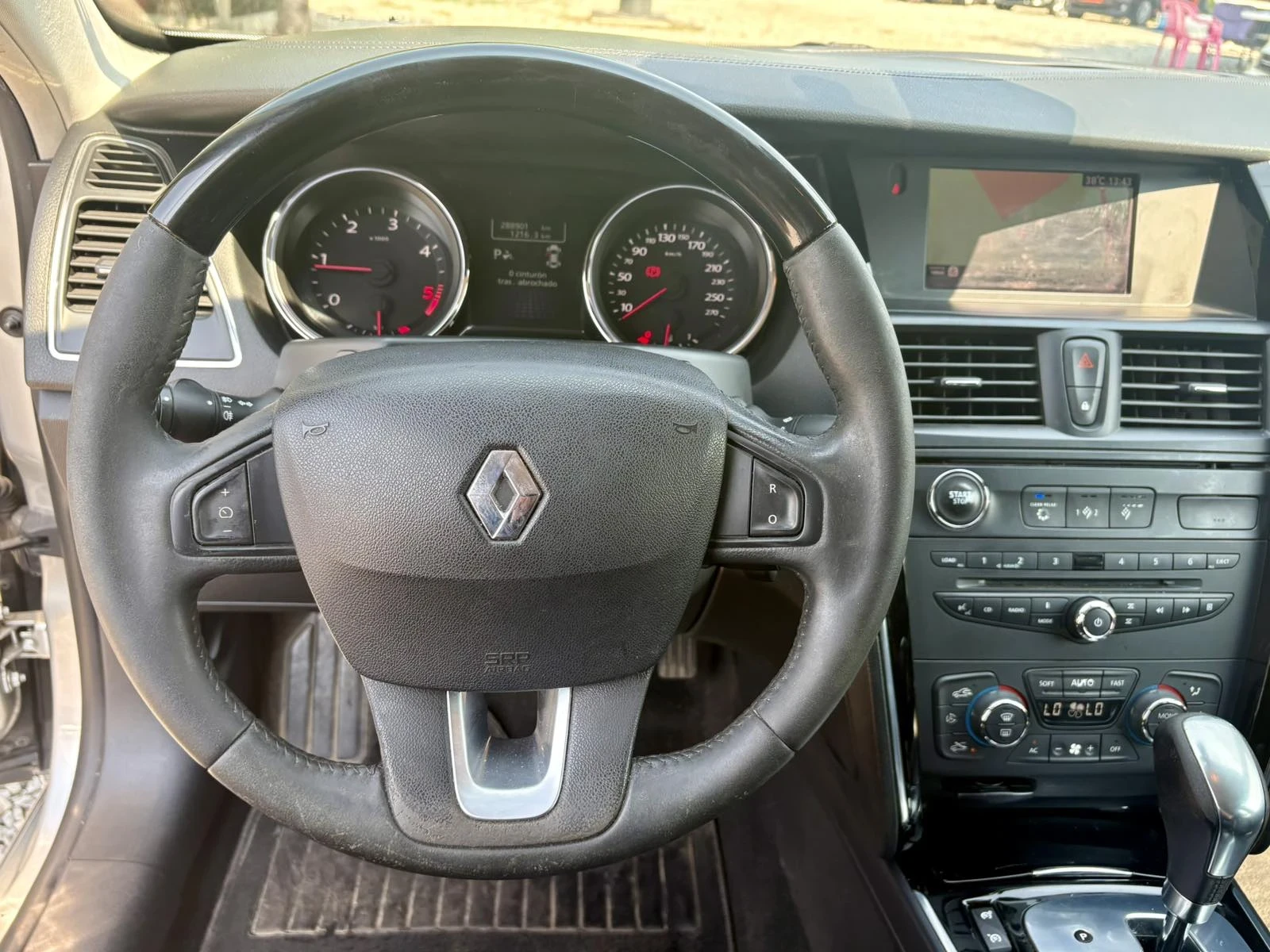 Renault Latitude 2.0d/172кс/Автоматик/Full, снимка 16 - Автомобили и джипове - 55707814