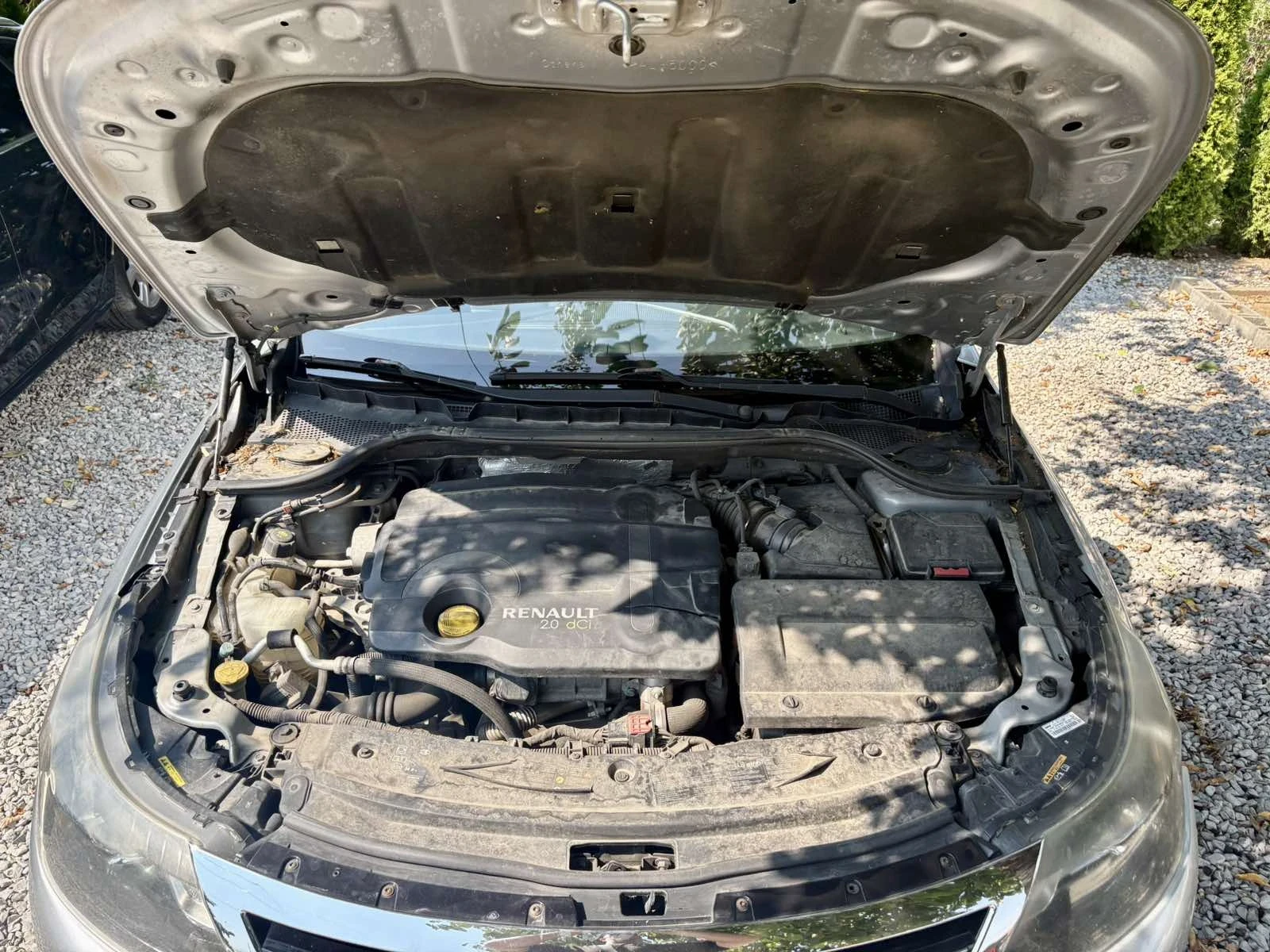 Renault Latitude 2.0d/172кс/Автоматик/Full, снимка 8 - Автомобили и джипове - 55707814