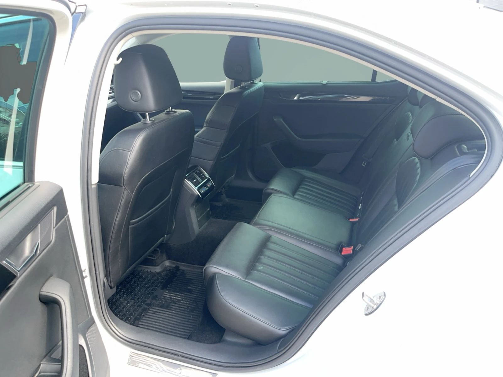 Skoda Superb 2, 0 TDI 7DSG 4X4, снимка 12 - Автомобили и джипове - 55941536