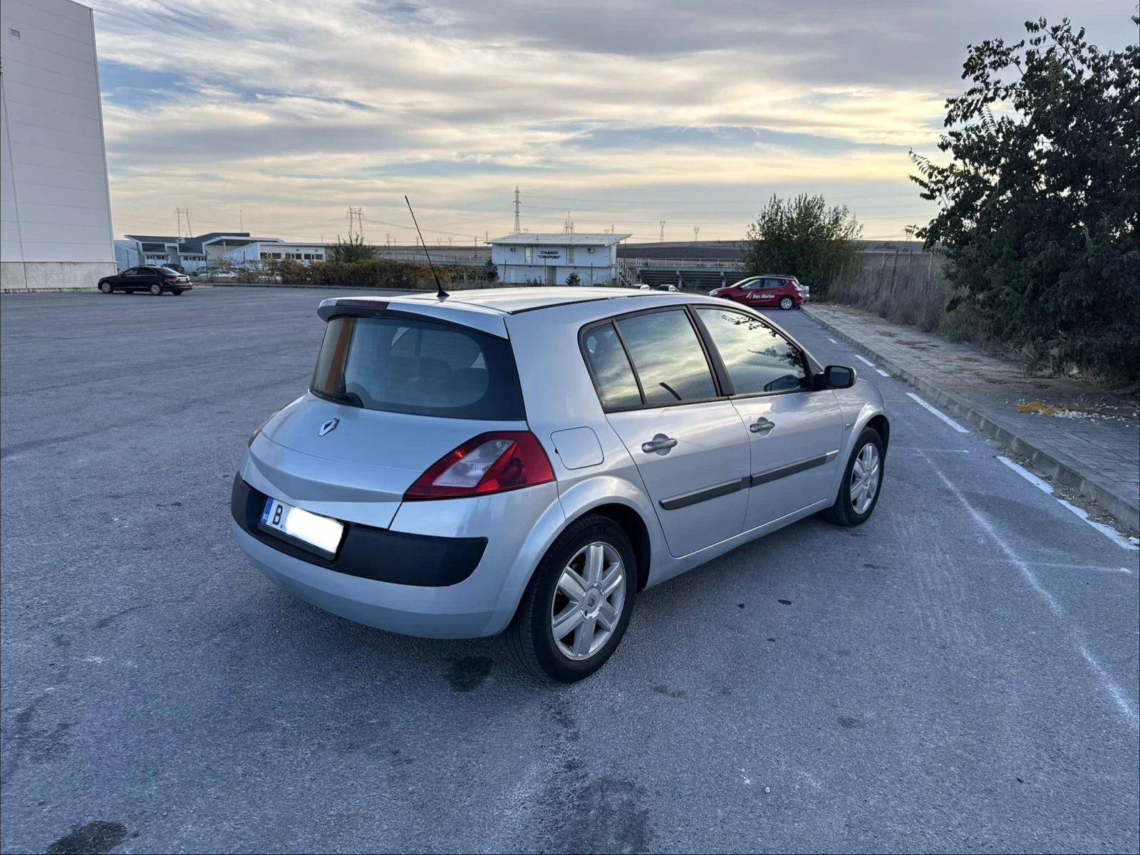 Renault Megane 1.9DCi Facelift, снимка 4 - Автомобили и джипове - 56455283