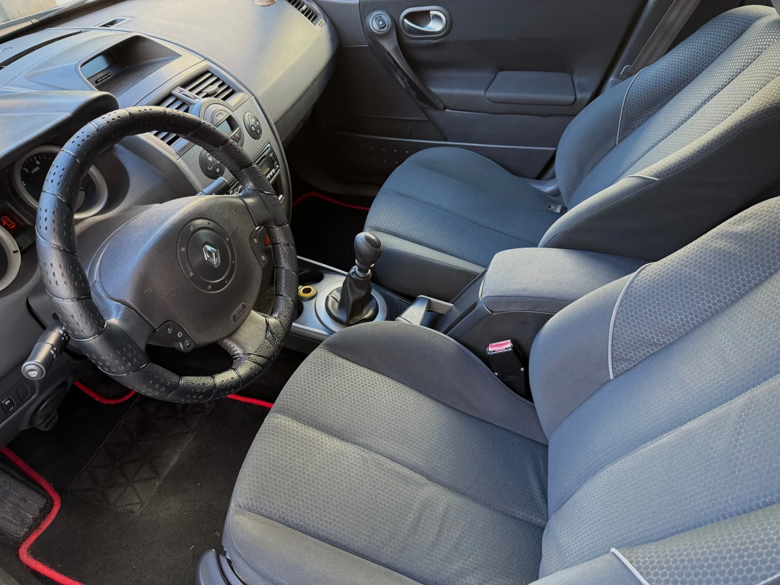 Renault Megane 1.9DCi Facelift, снимка 9 - Автомобили и джипове - 56455283