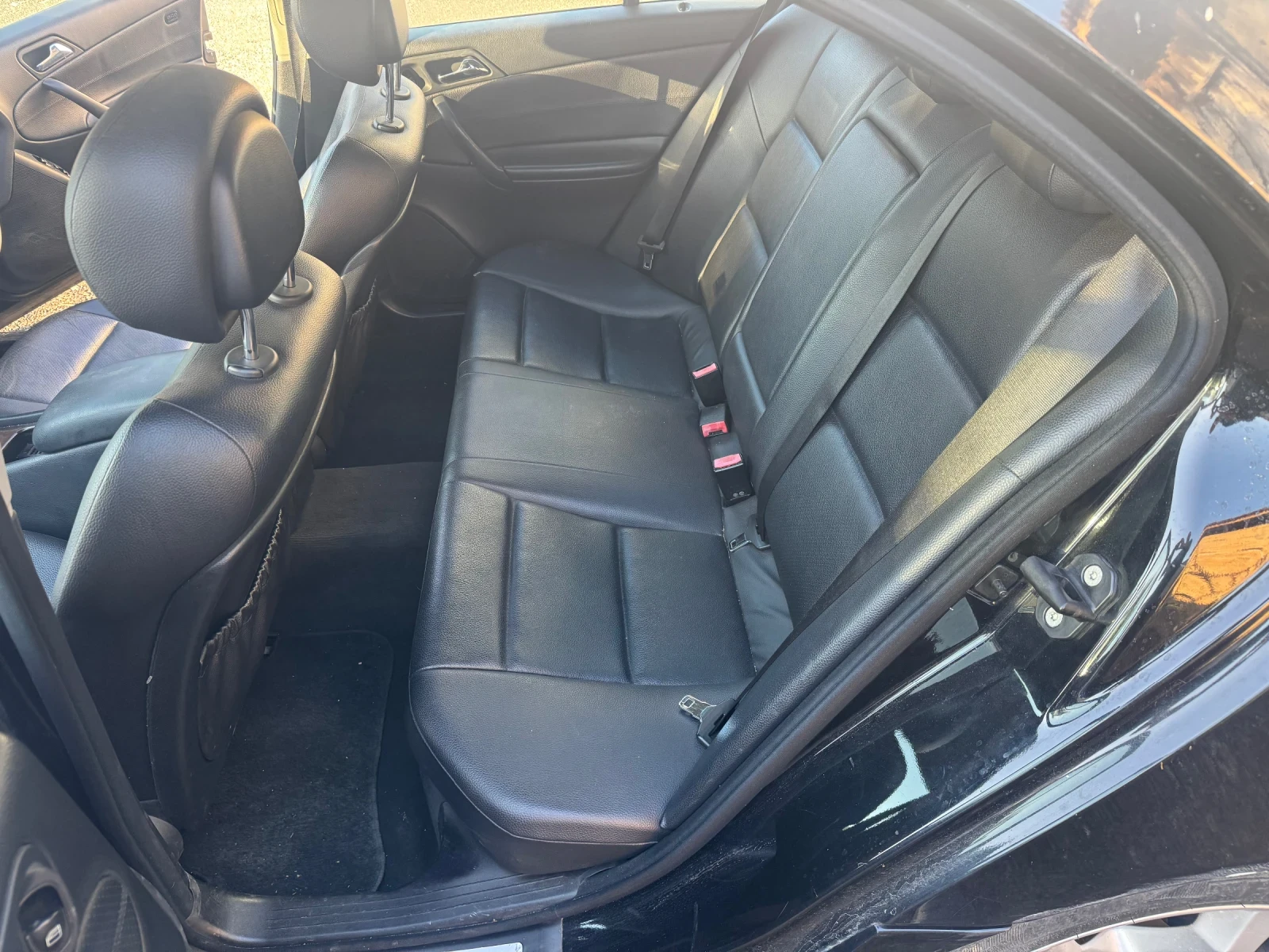 Mercedes-Benz C 220, снимка 5 - Автомобили и джипове - 56568643