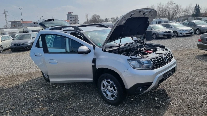 Dacia Duster 1.6 i Facelift  navi, снимка 11 - Автомобили и джипове - 44615975