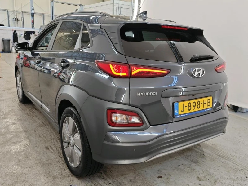 Hyundai Kona 64 KW, снимка 4 - Автомобили и джипове - 52468818