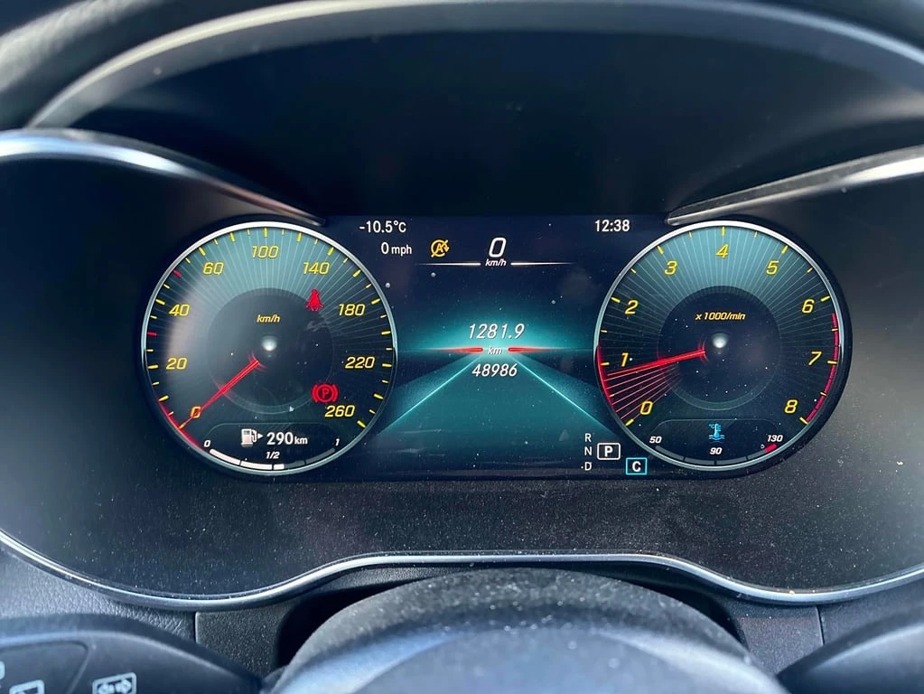 Mercedes-Benz GLC 300 * CARFAX * ПАНОРАМА * ПОДГРЕВИ - изображение 8