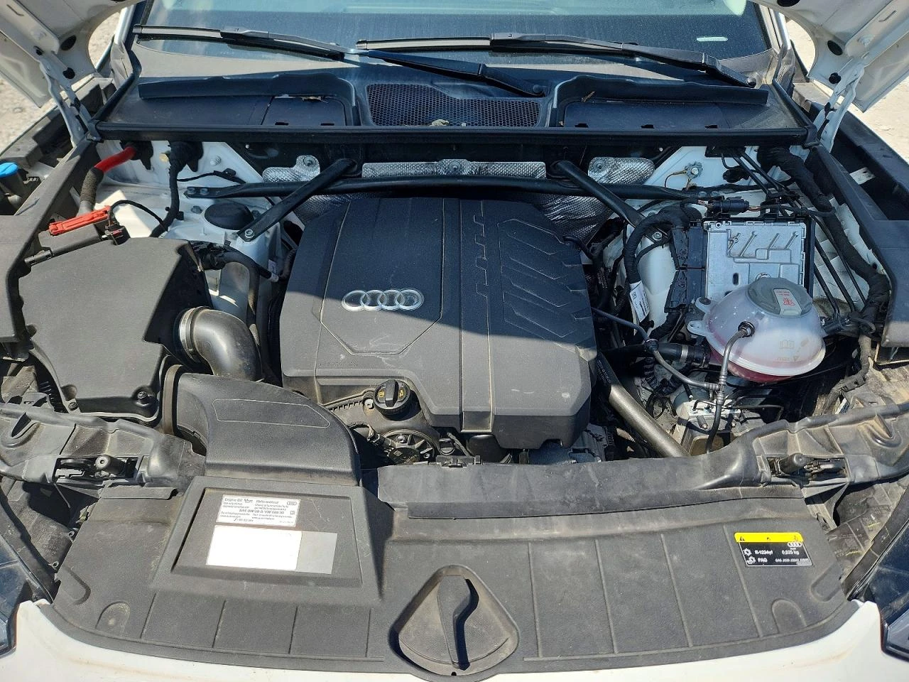 Audi Q5 2.0l Premium, снимка 11 - Автомобили и джипове - 56050539