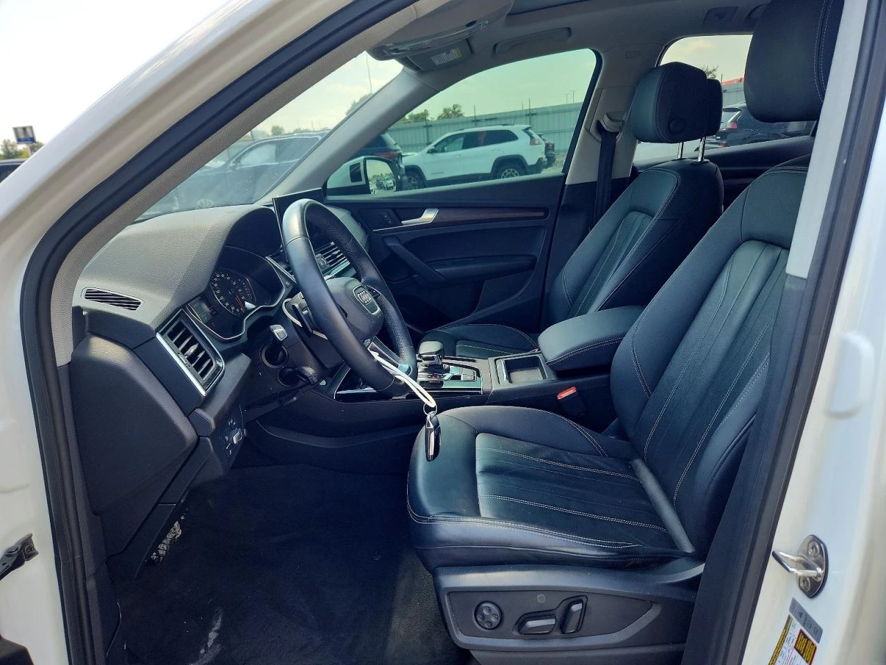 Audi Q5 2.0l Premium, снимка 7 - Автомобили и джипове - 56050539