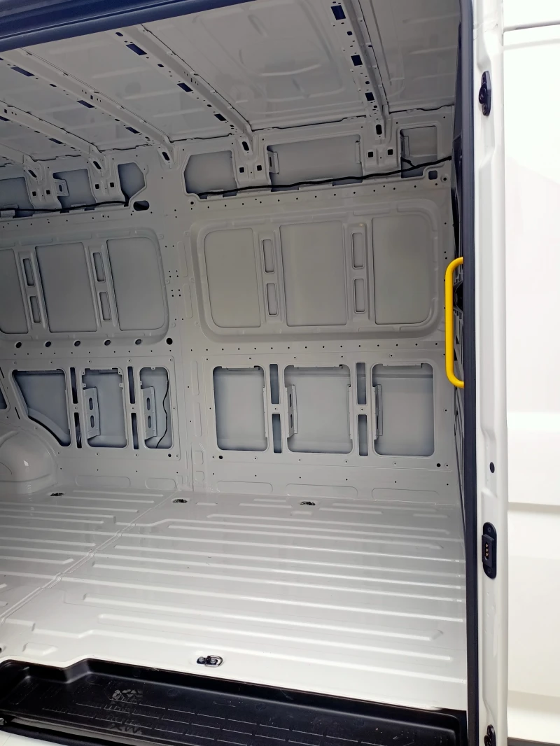 VW Crafter 7900лв за получаване, 2.0TDi Long 14.4куб.м , снимка 4 - Бусове и автобуси - 49663154