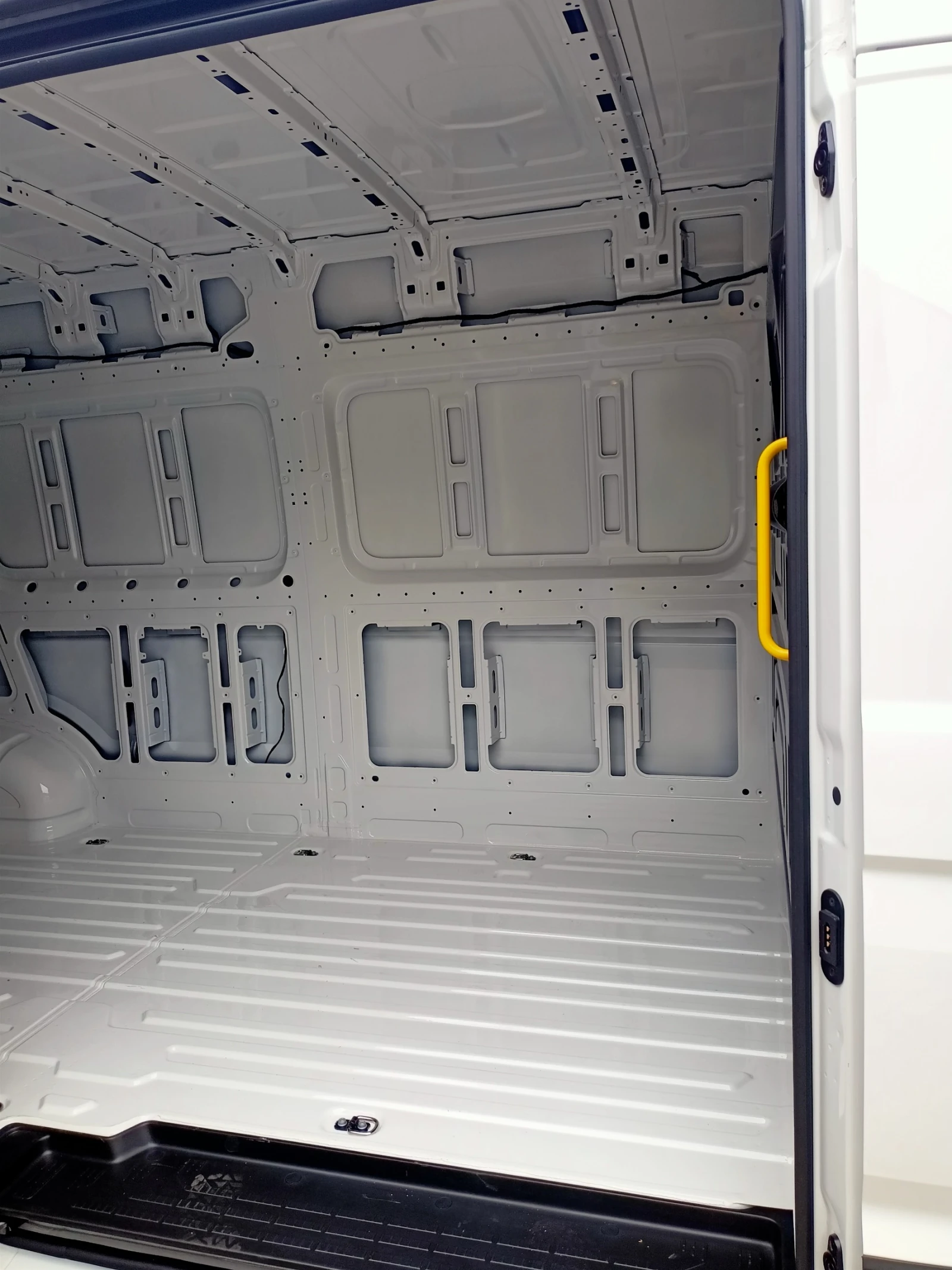 VW Crafter 7900лв за получаване, 2.0TDi Long 14.4куб.м  - изображение 4