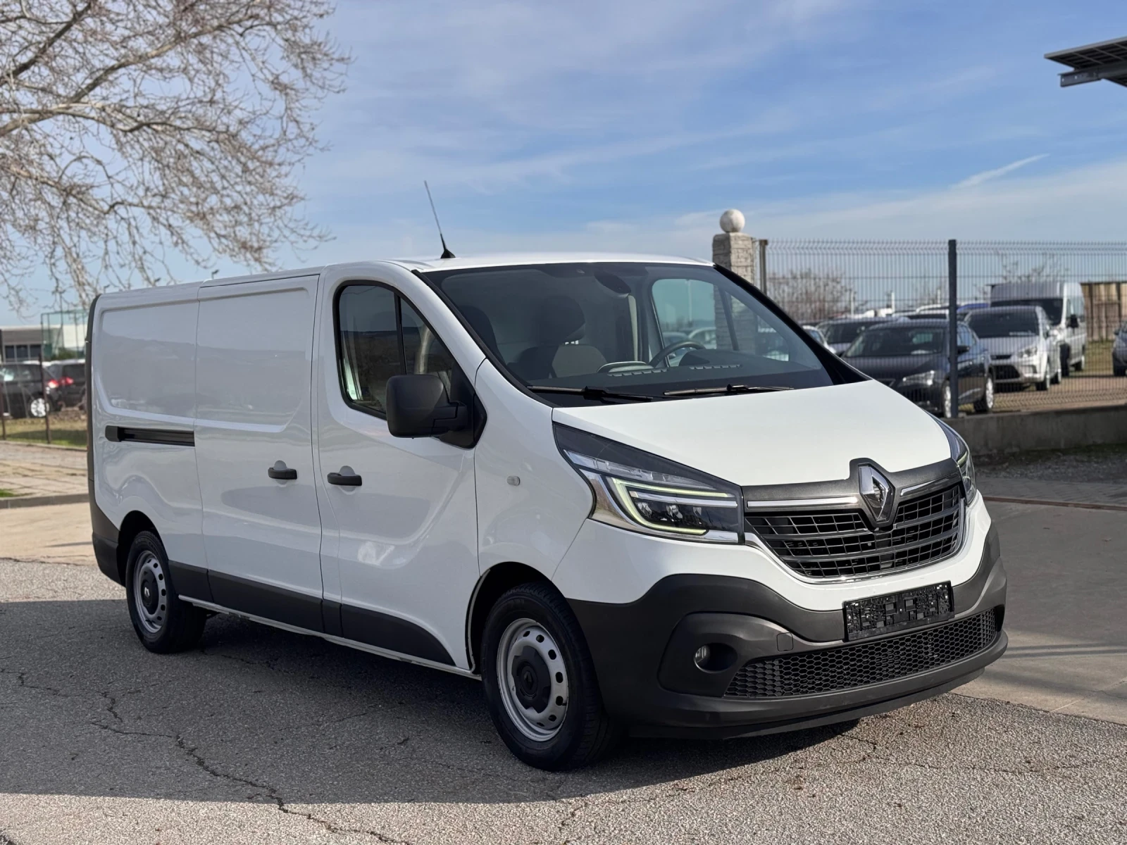 Renault Trafic 2.0DCI 146кс * 3местен* LED* НАВИ* Перфектен*  - изображение 6