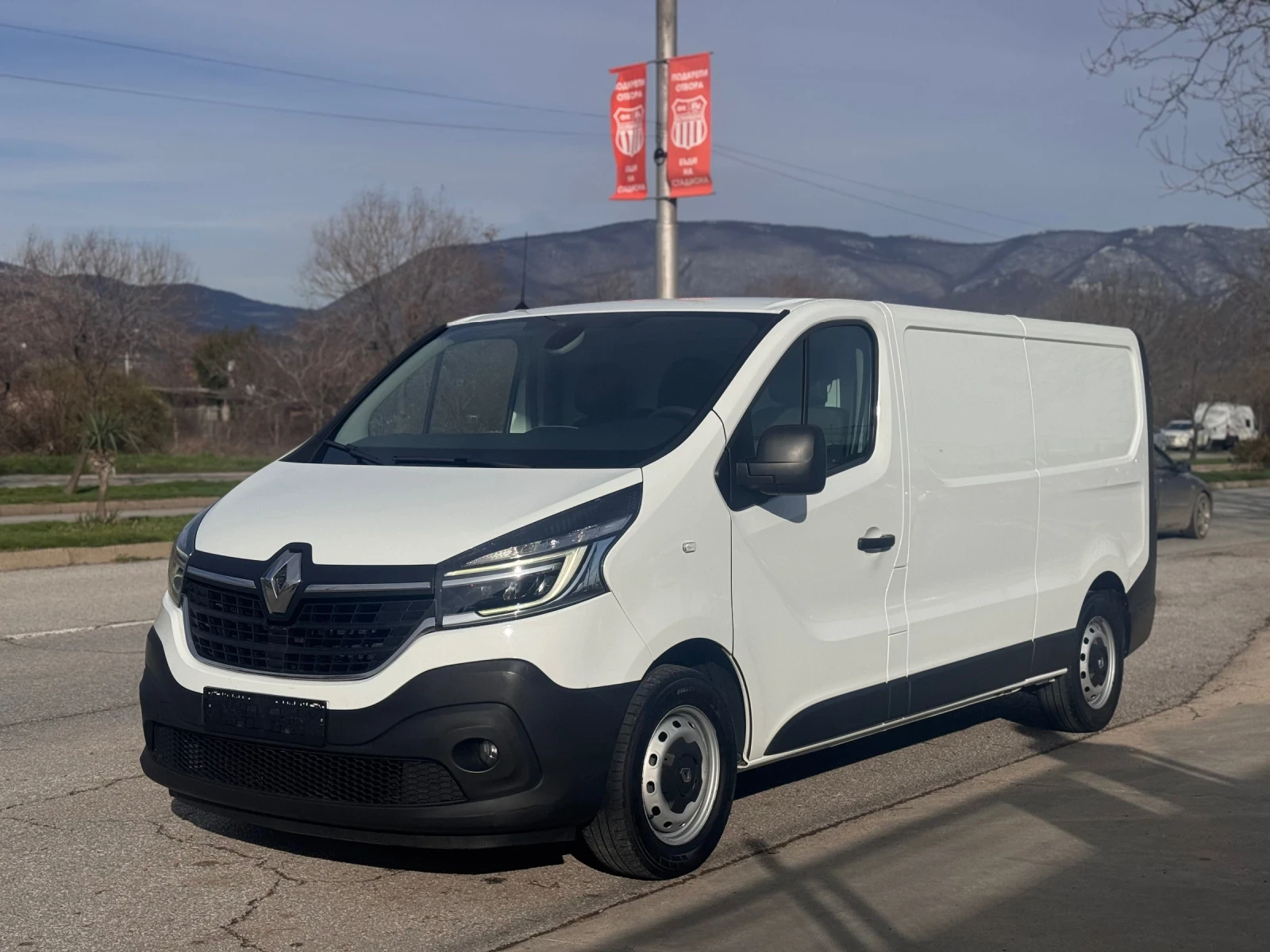 Renault Trafic 2.0DCI 146�� * 3������* LED* ����* ���������*  | Mobile.bg � ����������� 1