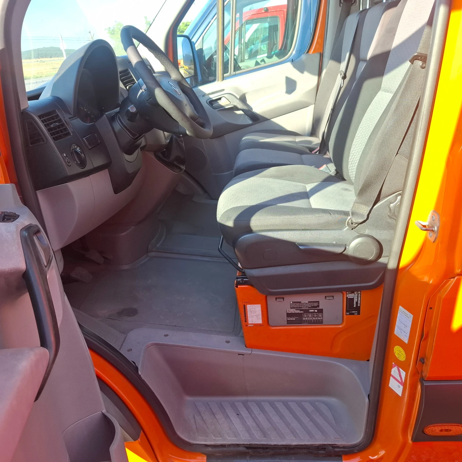 VW Crafter Германия EURO5 КЛИМАТРОНИК Двойна гума 3, 5 тона, снимка 10 - Бусове и автобуси - 55289957