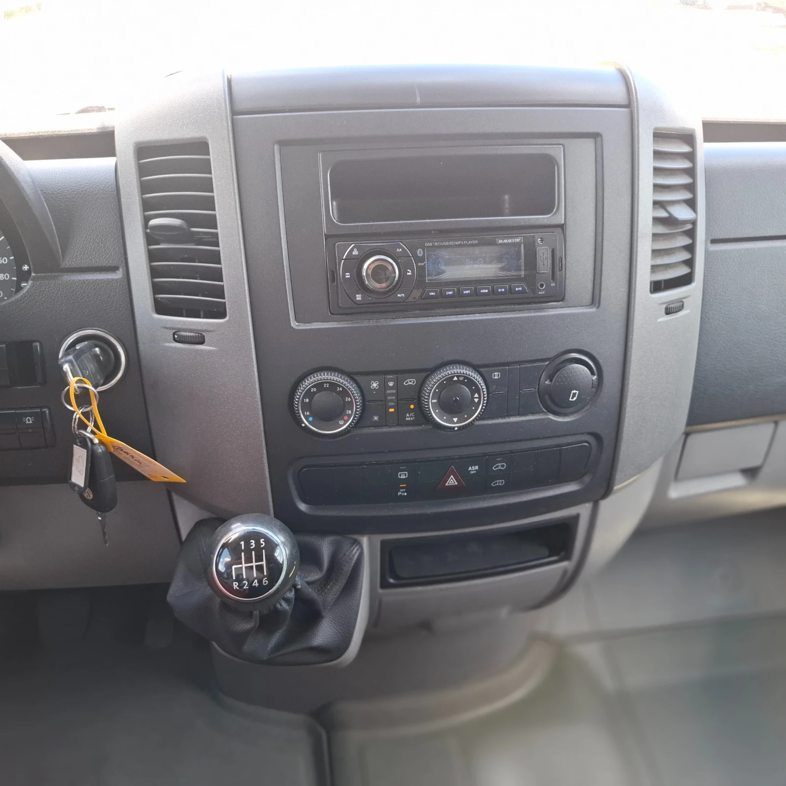 VW Crafter Германия EURO5 КЛИМАТРОНИК Двойна гума 3, 5 тона, снимка 14 - Бусове и автобуси - 55289957